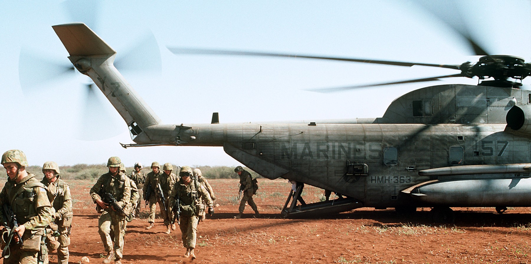 hmh-363 red lions marine heavy helicopter squadron usmc sikorsky ch-53d sea stallion 46 operation restore hope somalia