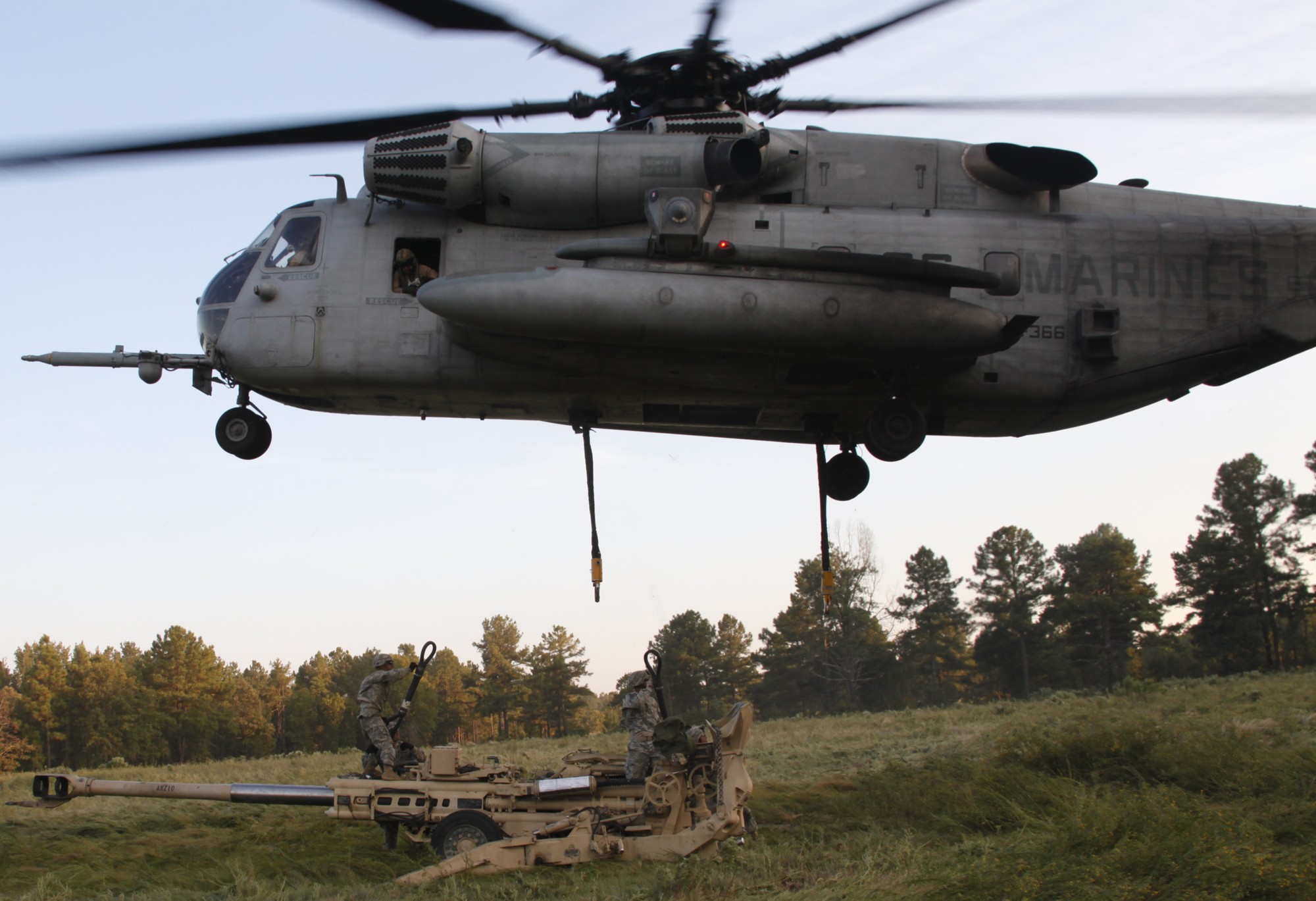 hmh-366 hammerheads marine heavy helicopter squadron usmc sikorsky ch-53e super stallion 19 fort bragg