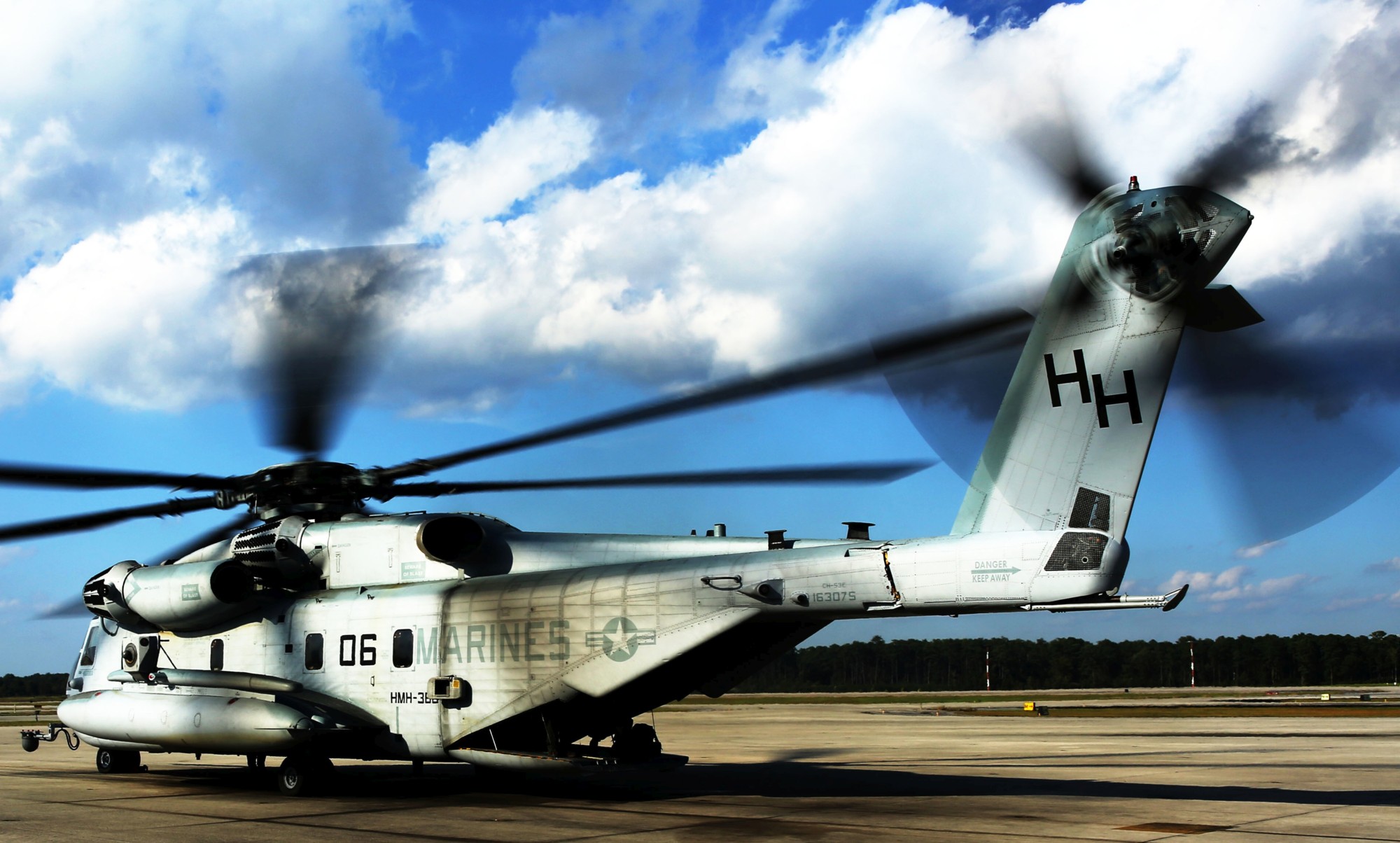 hmh-366 hammerheads marine heavy helicopter squadron usmc sikorsky ch-53e super stallion 32