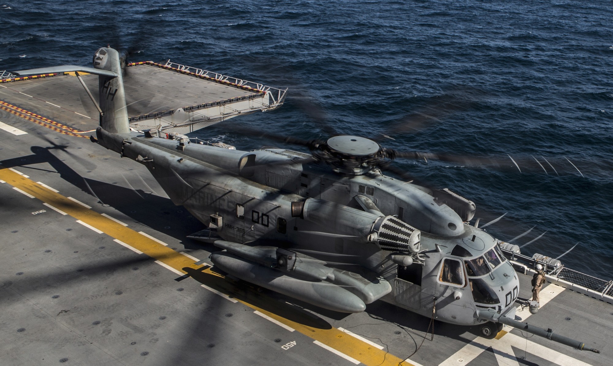 hmh-366 hammerheads marine heavy helicopter squadron usmc sikorsky ch-53e super stallion 36 uss kearsarge lhd-3