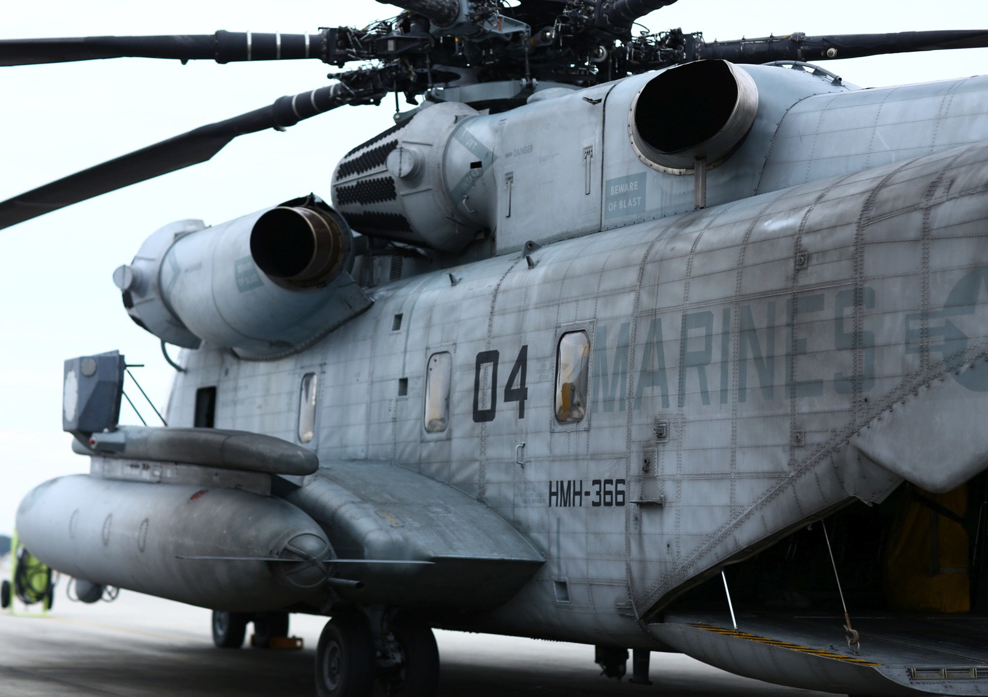 hmh-366 hammerheads marine heavy helicopter squadron usmc sikorsky ch-53e super stallion 38