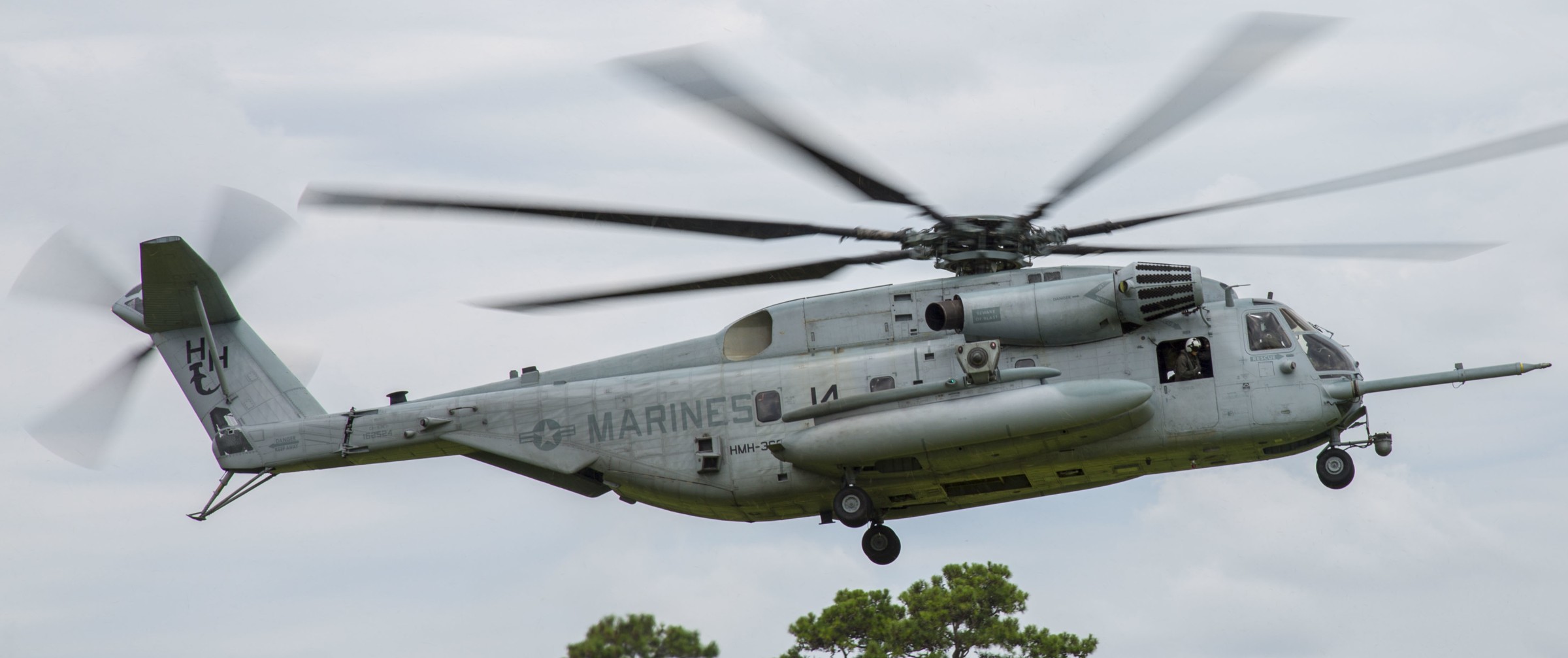 hmh-366 hammerheads marine heavy helicopter squadron usmc sikorsky ch-53e super stallion 74