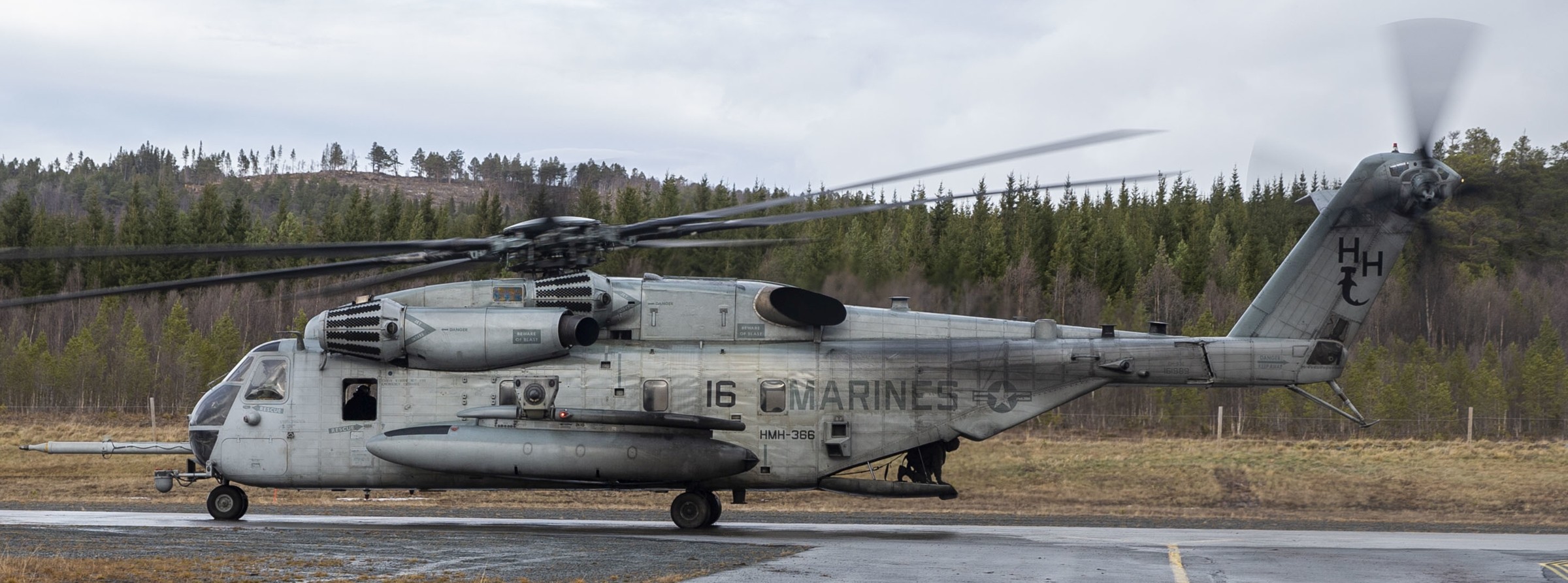 hmh-366 hammerheads marine heavy helicopter squadron usmc sikorsky ch-53e super stallion 80 nato exercise trident juncture