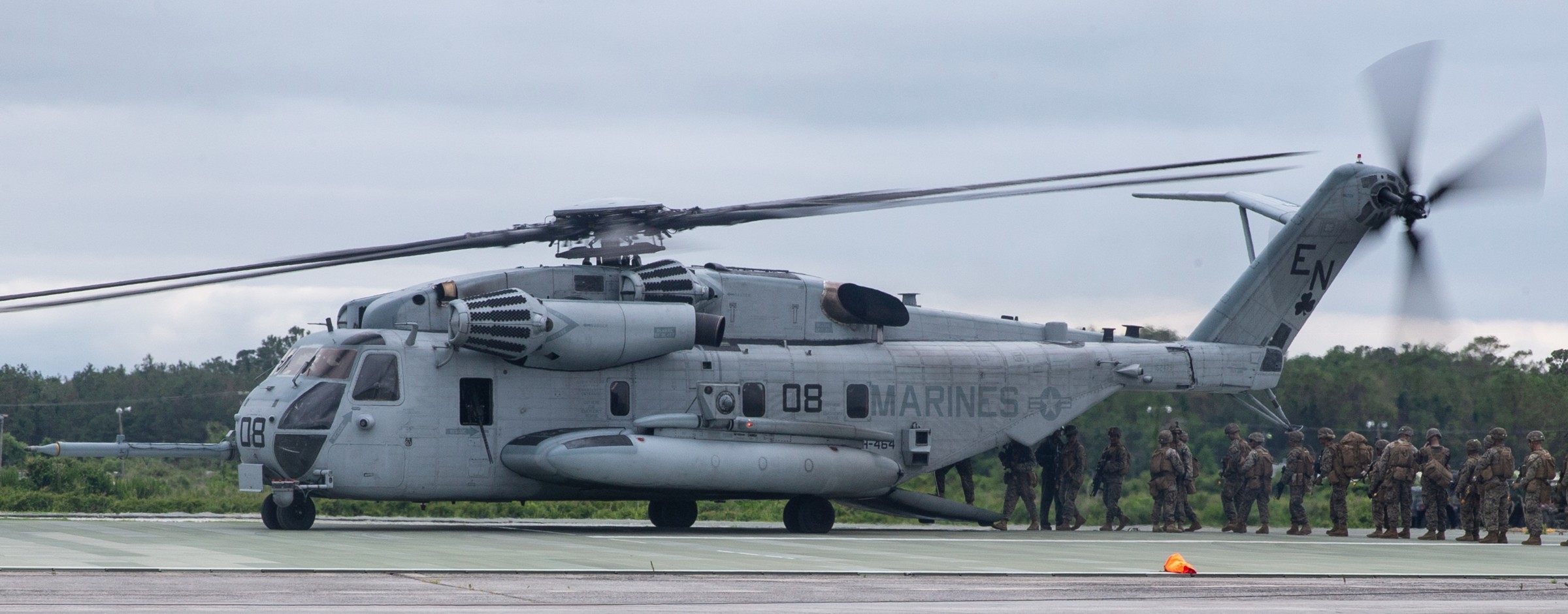 hmh-366 hammerheads marine heavy helicopter squadron usmc sikorsky ch-53e super stallion 87 bogue field