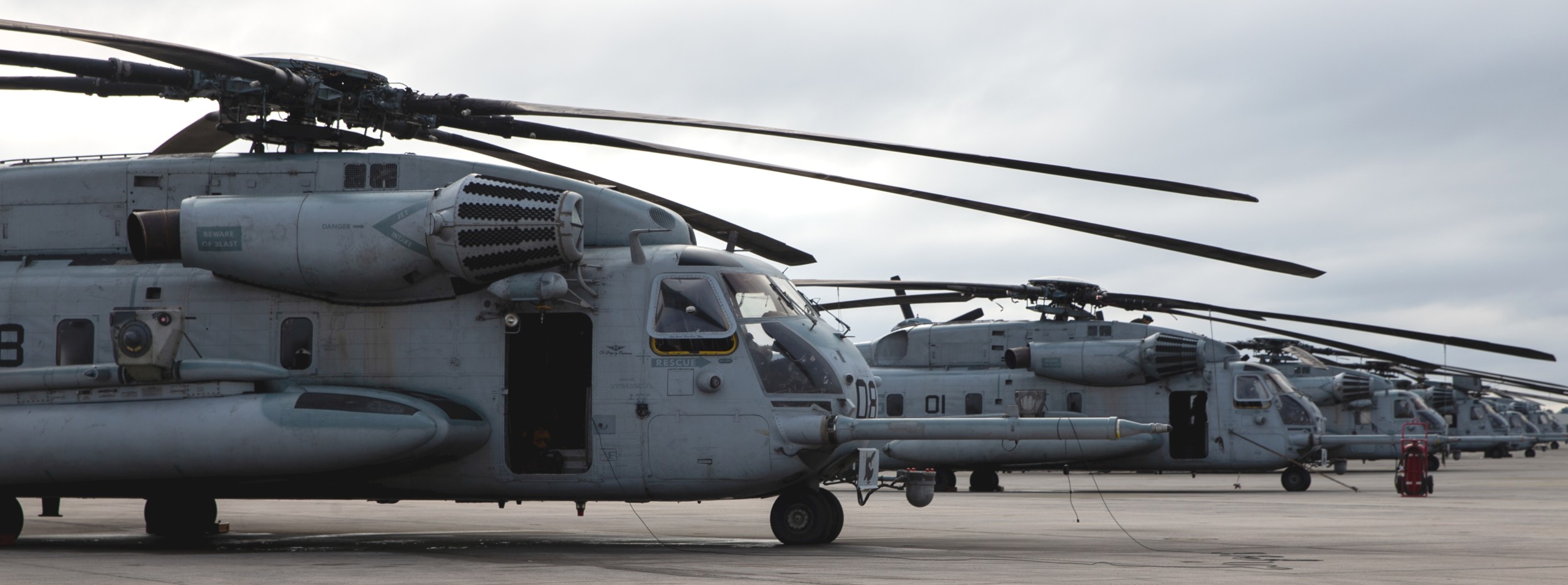 hmh-366 hammerheads marine heavy helicopter squadron usmc sikorsky ch-53e super stallion 98