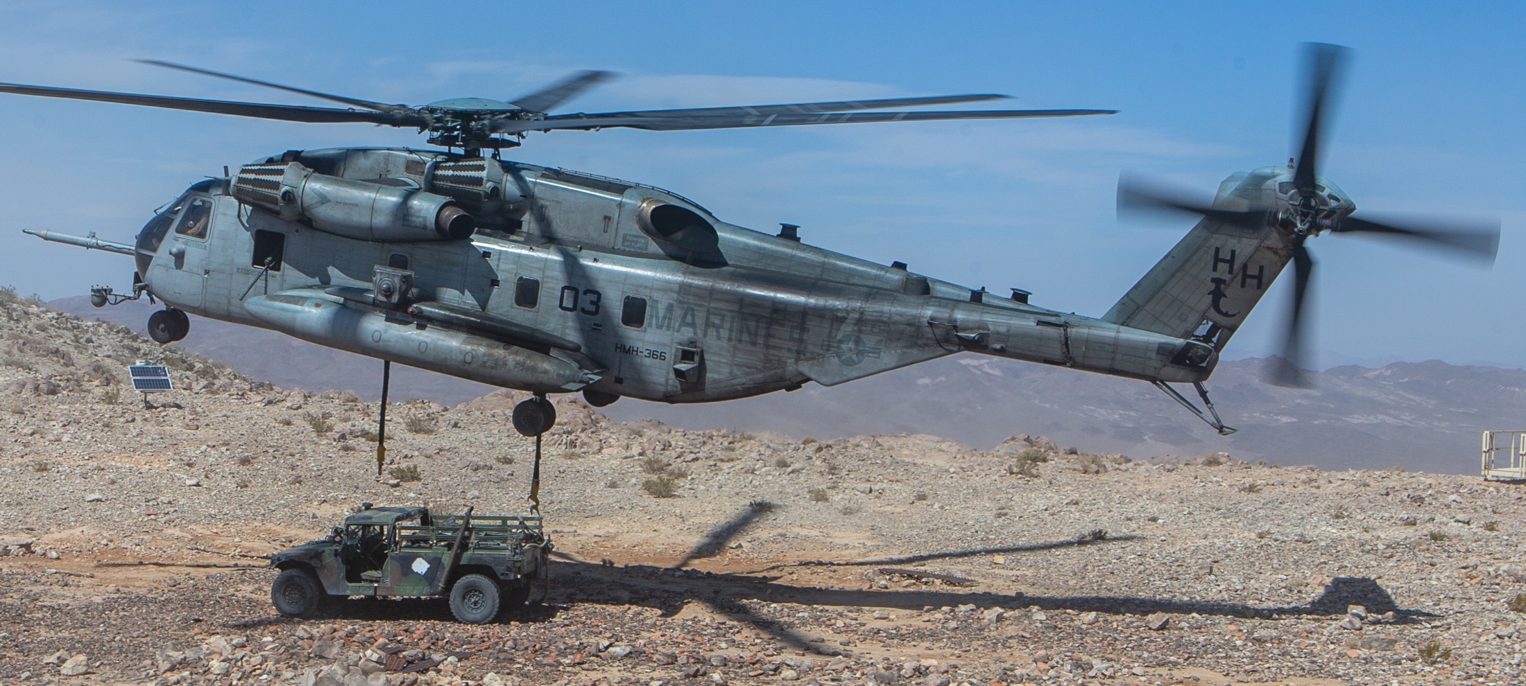 hmh-366 hammerheads marine heavy helicopter squadron usmc sikorsky ch-53e super stallion 117 29 palms california