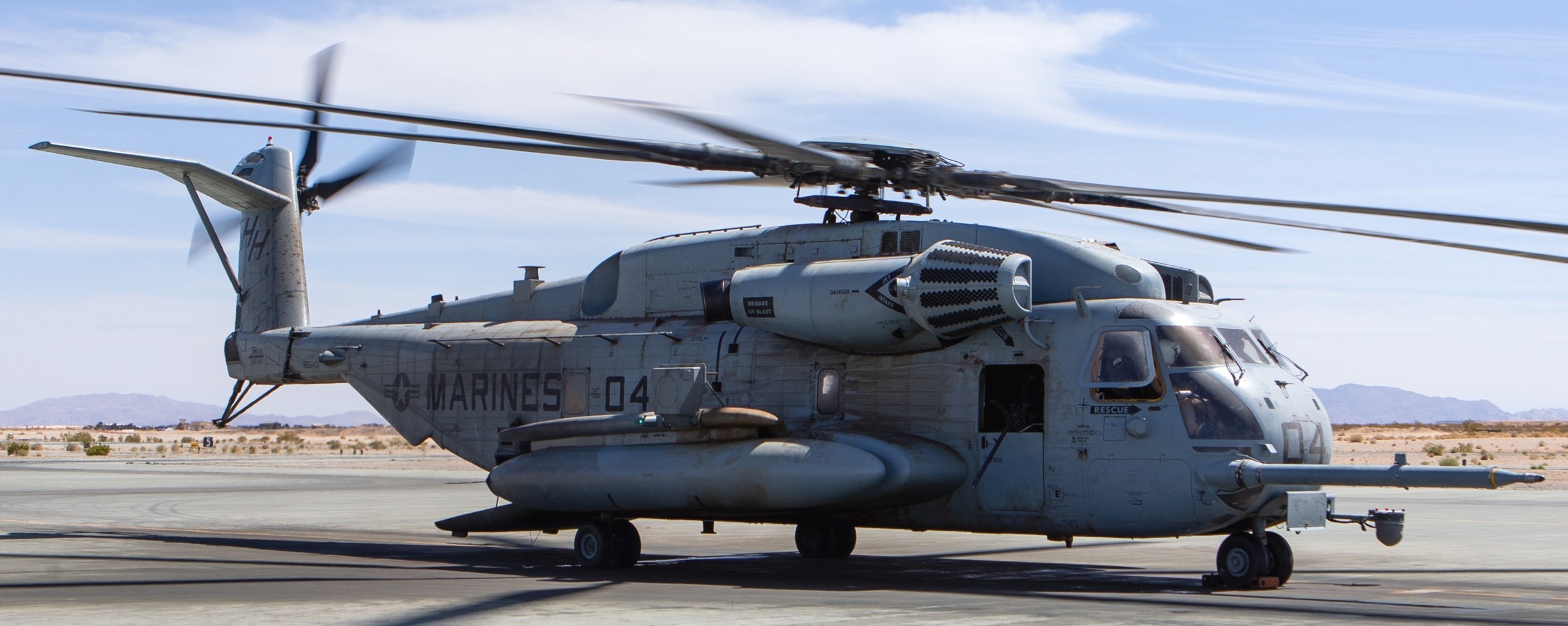 hmh-366 hammerheads marine heavy helicopter squadron usmc sikorsky ch-53e super stallion 121 mcagcc twentynine palms california
