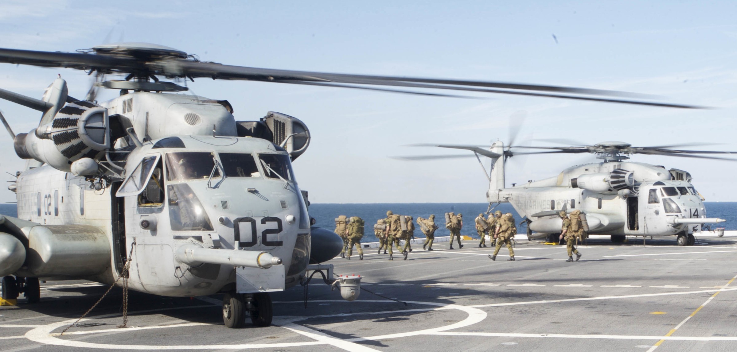 hmh-366 hammerheads ch-53e super stallion marine heavy helicopter squadron exercise bold alligator lpd-24 uss arlington 131