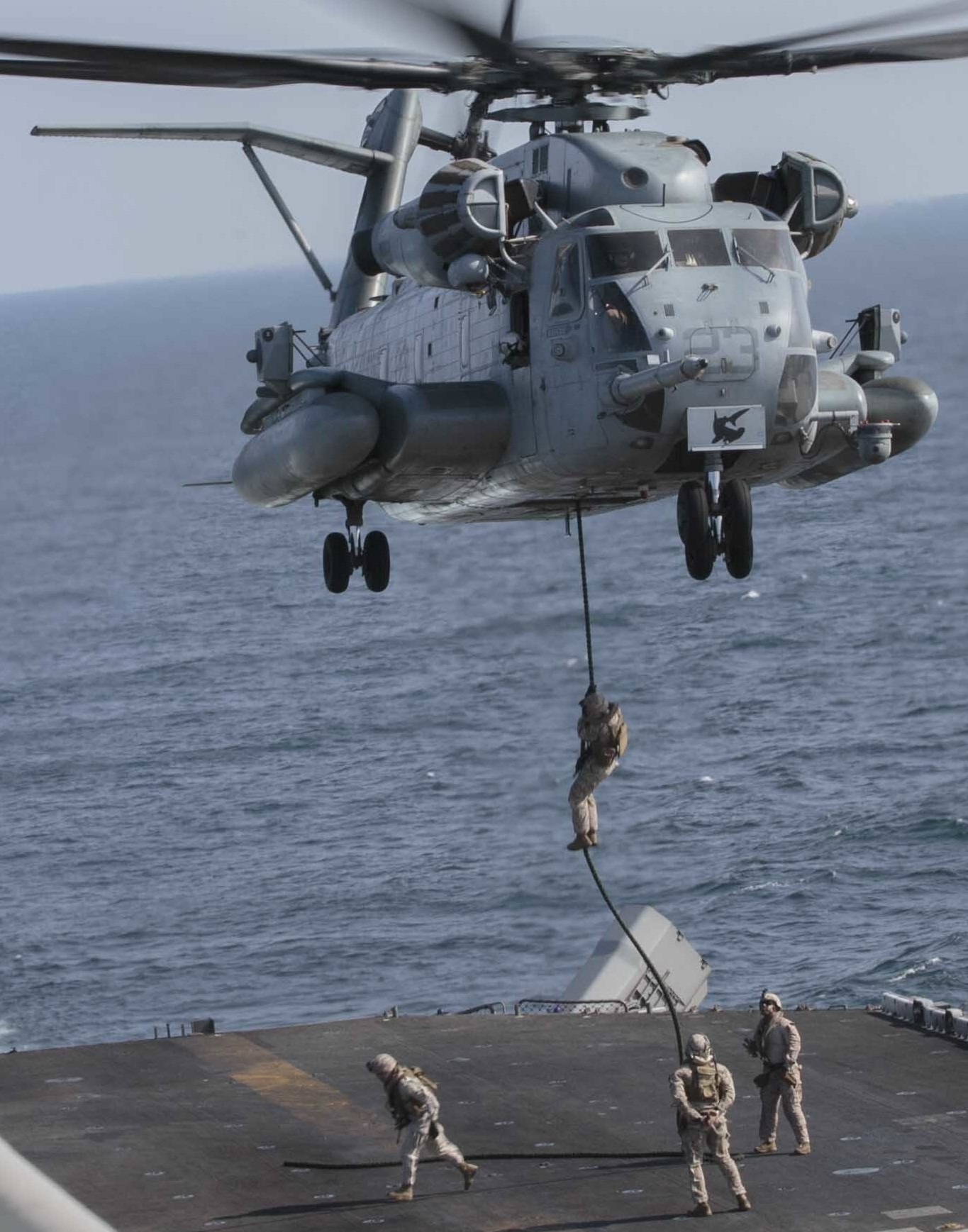 hmh-366 hammerheads ch-53e super stallion marine heavy helicopter squadron usmc 142
