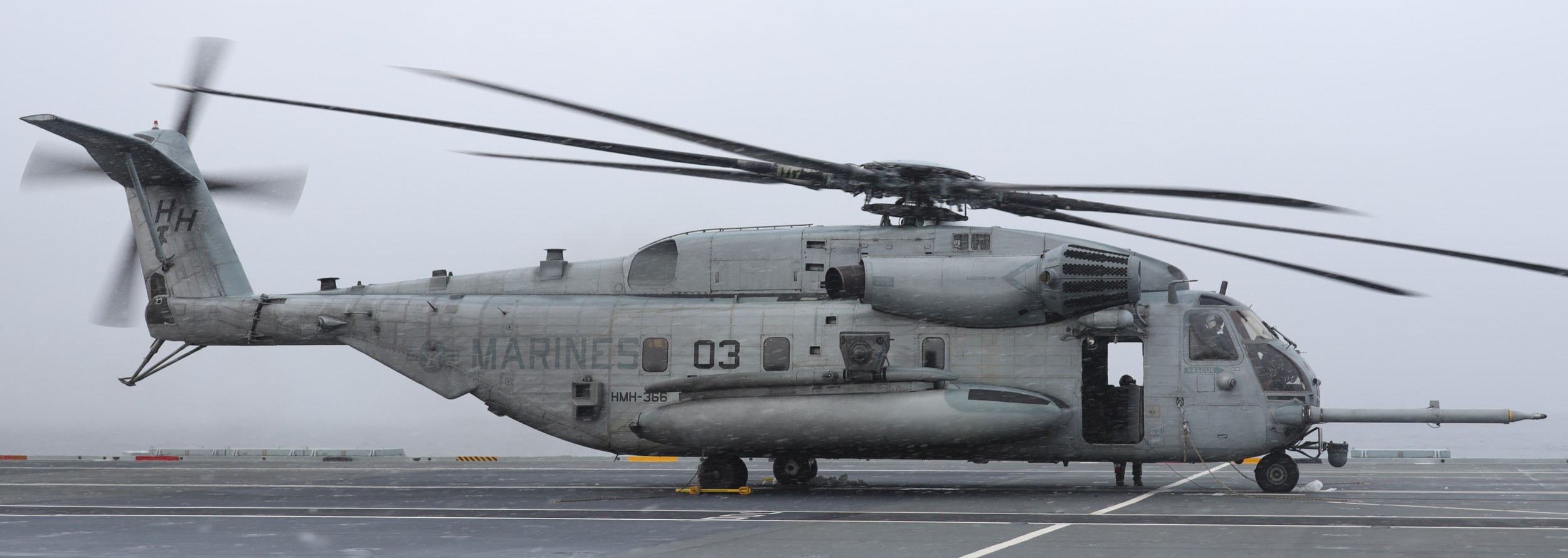 hmh-366 hammerheads ch-53e super stallion marine heavy helicopter squadron hms prince of wales nato 165
