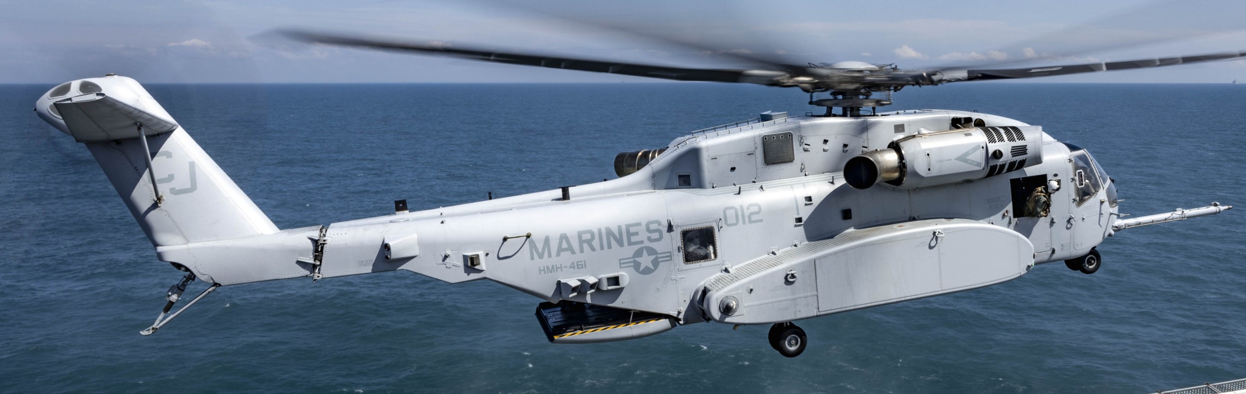 hmh-461 ironhorse ch-53k king stallion marine heavy helicopter squadron lhd-7 uss iwo jima 2025 226