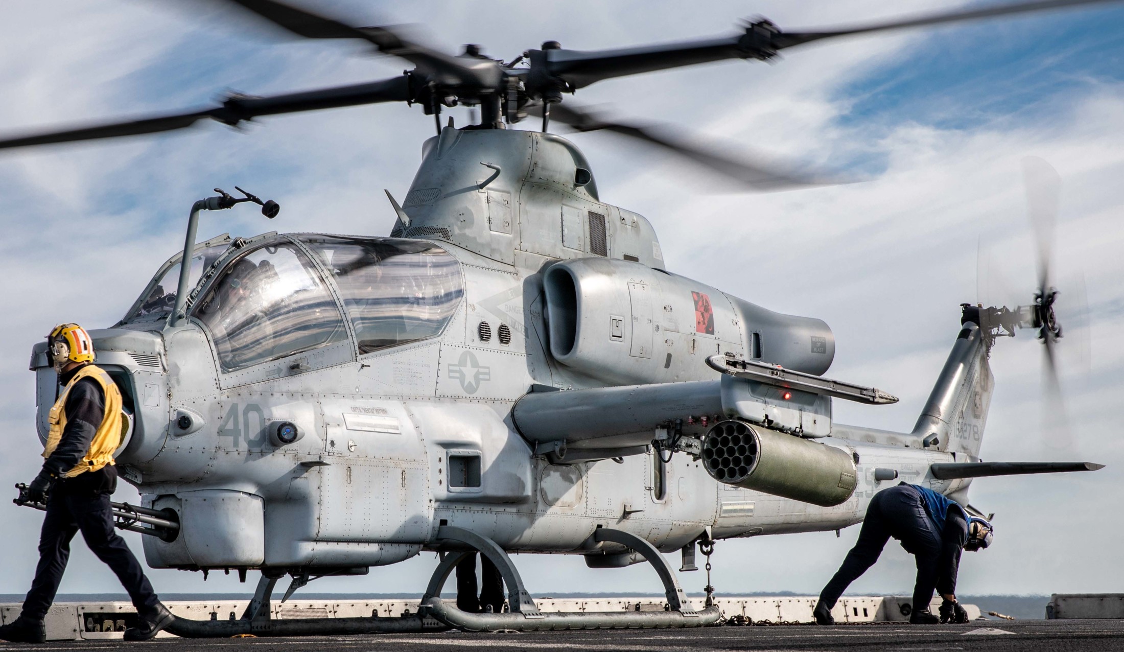 hmla-269 gunrunners marine light attack helicopter squadron ah-1z viper uss kearsarge lhd-3 139