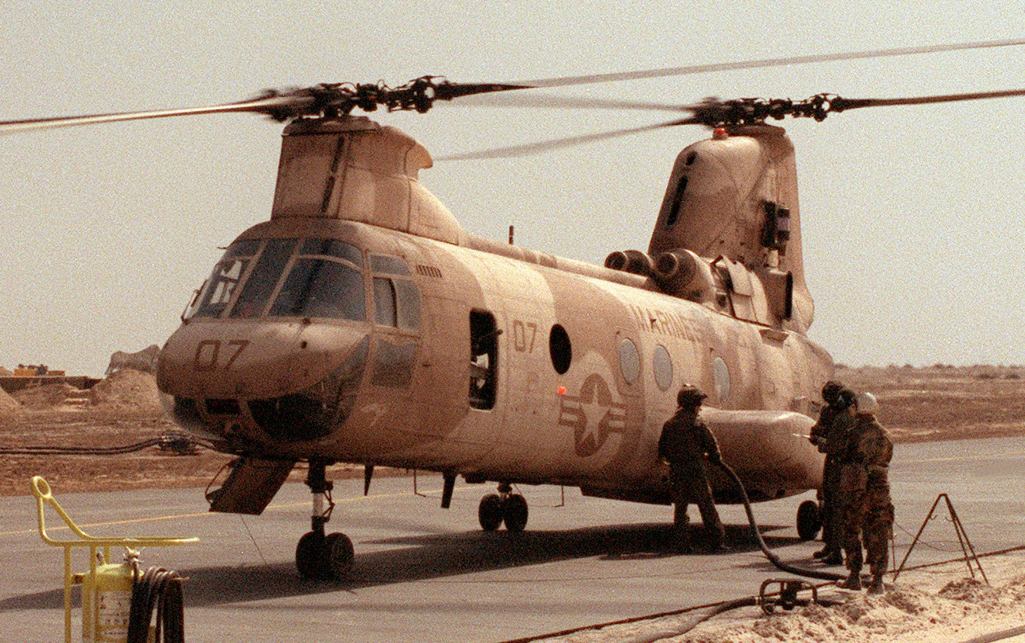 hmm-161 greyhawks marine medium helicopter squadron ch-46e sea knight usmc 04 operation desert storm iraq