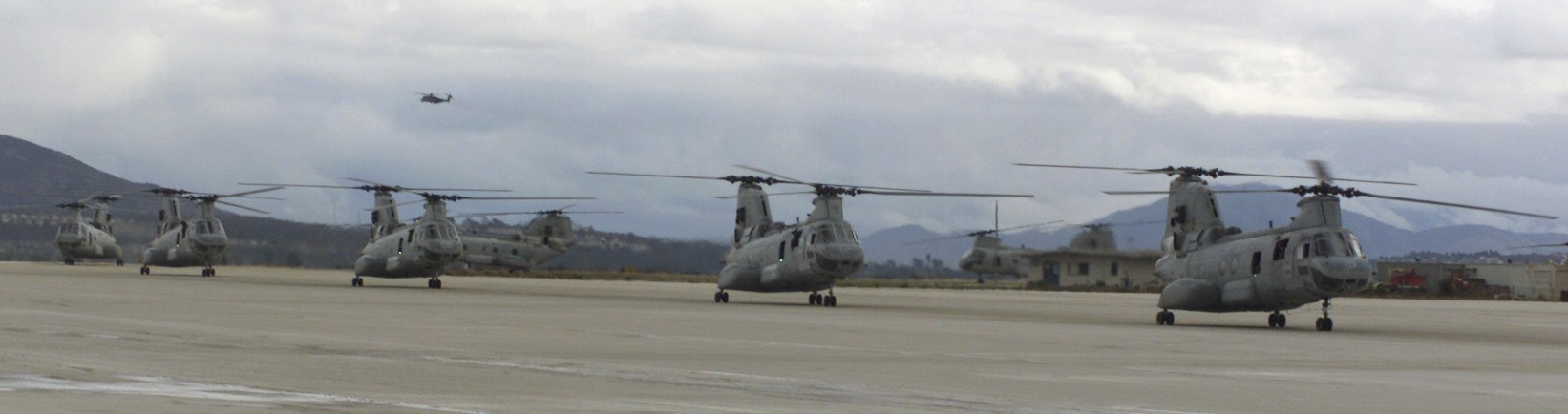 hmm-161 greyhawks marine medium helicopter squadron ch-46e sea knight usmc 07 mcas miramar california