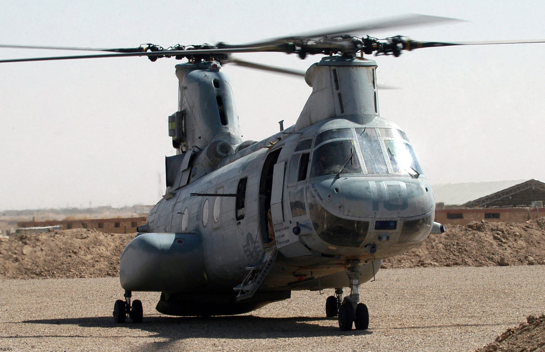 hmm-161 greyhawks marine medium helicopter squadron ch-46e sea knight usmc 08 operation iraqi freedom