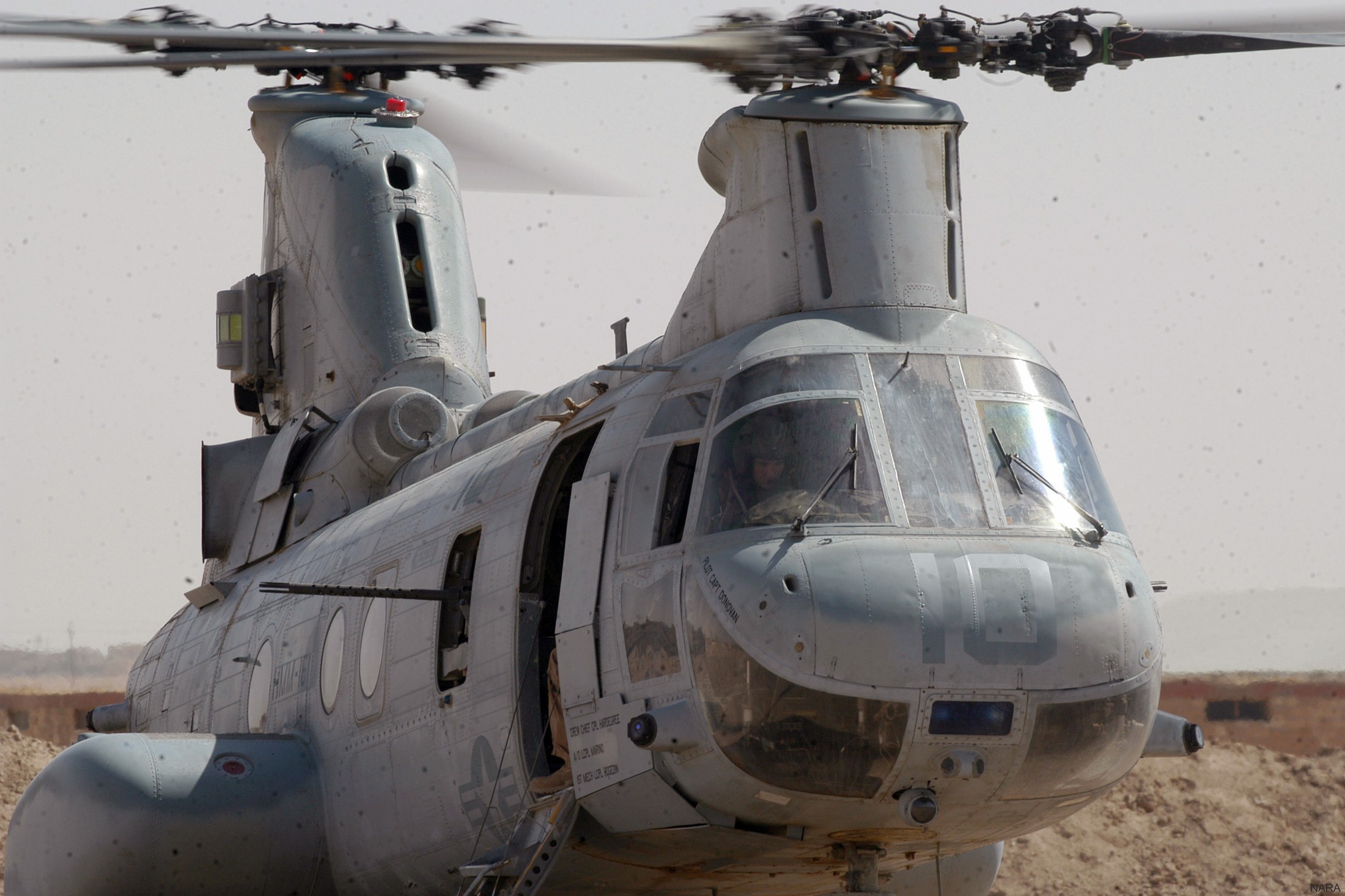 hmm-161 greyhawks marine medium helicopter squadron ch-46e sea knight usmc 09 iraqi freedom