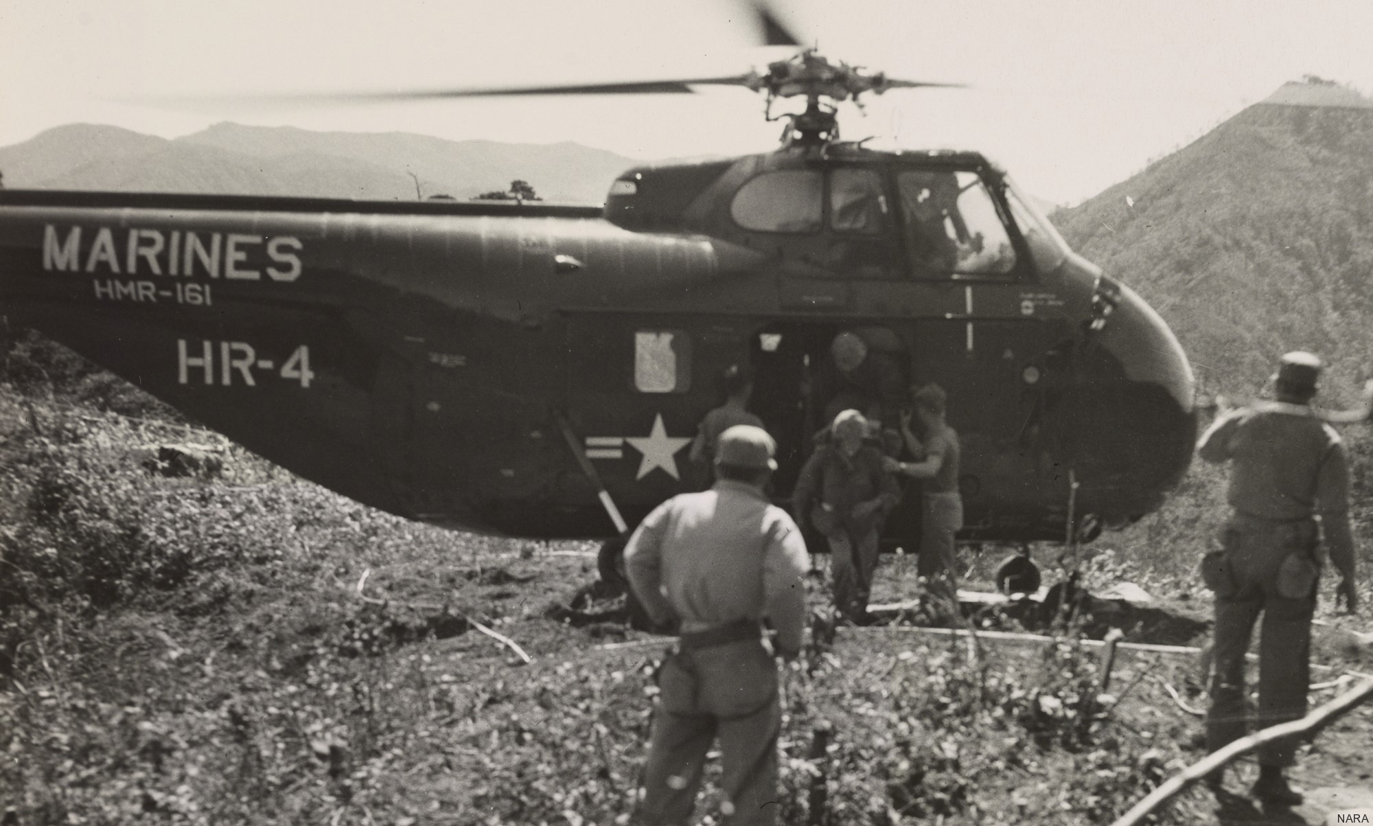 hmr-161 greyhawks marine helicopter transport squadron sikorsky hrs-1 chickasaw usmc 19