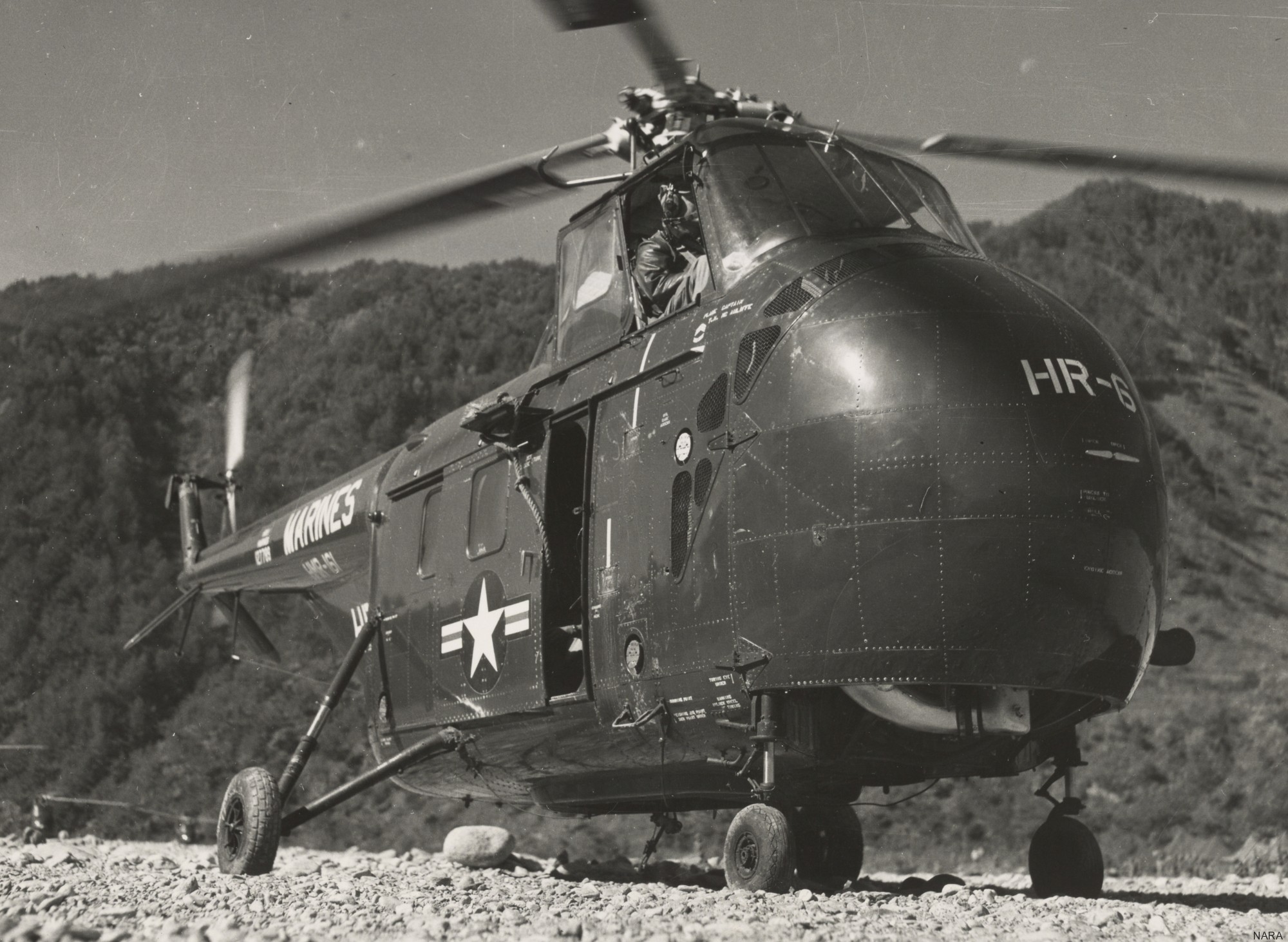 hmr-161 greyhawks marine helicopter transport squadron sikorsky hrs-1 usmc 23