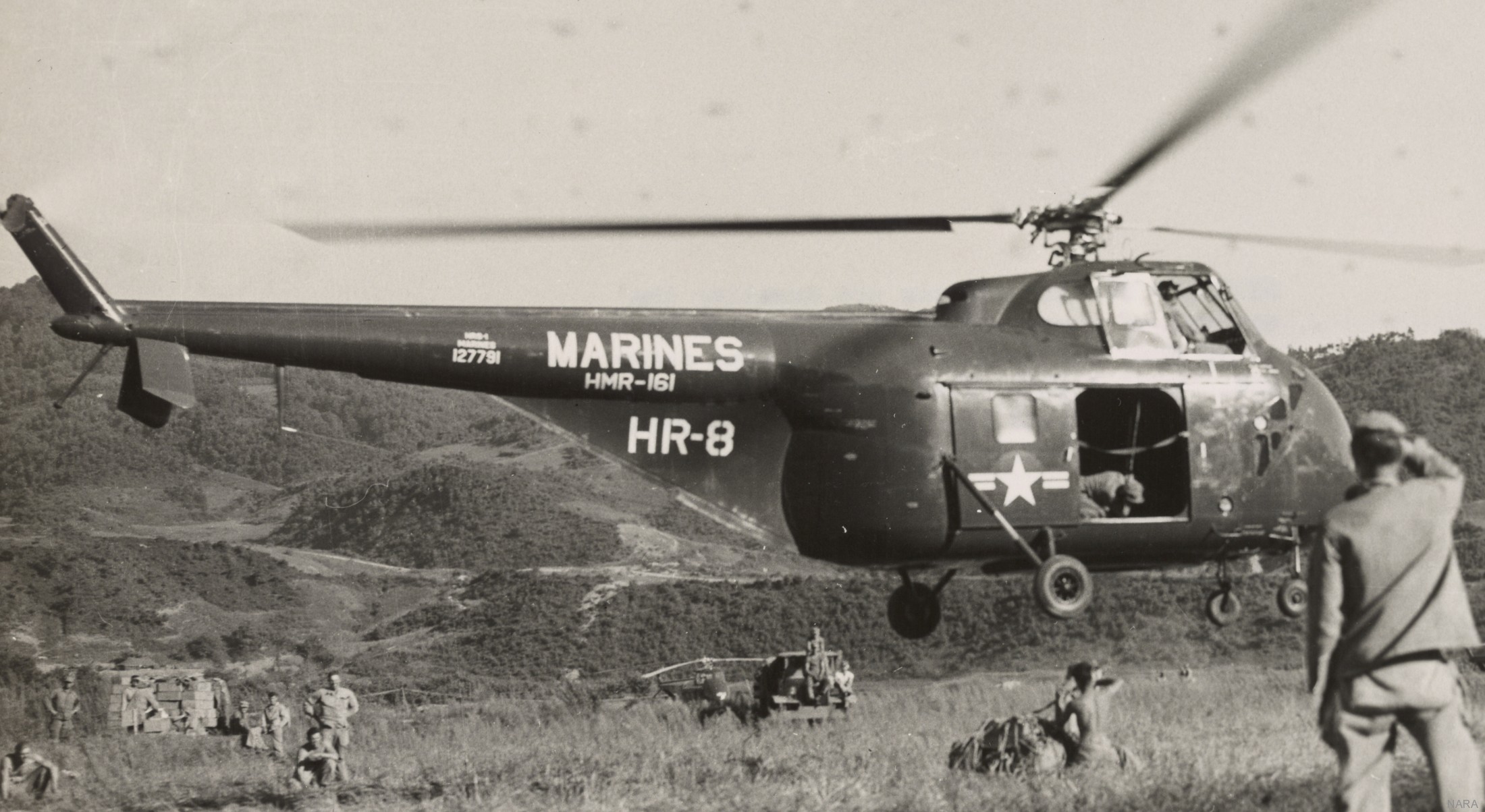 hmr-161 greyhawks marine helicopter transport squadron sikorsky hrs-1 chickasaw usmc 29