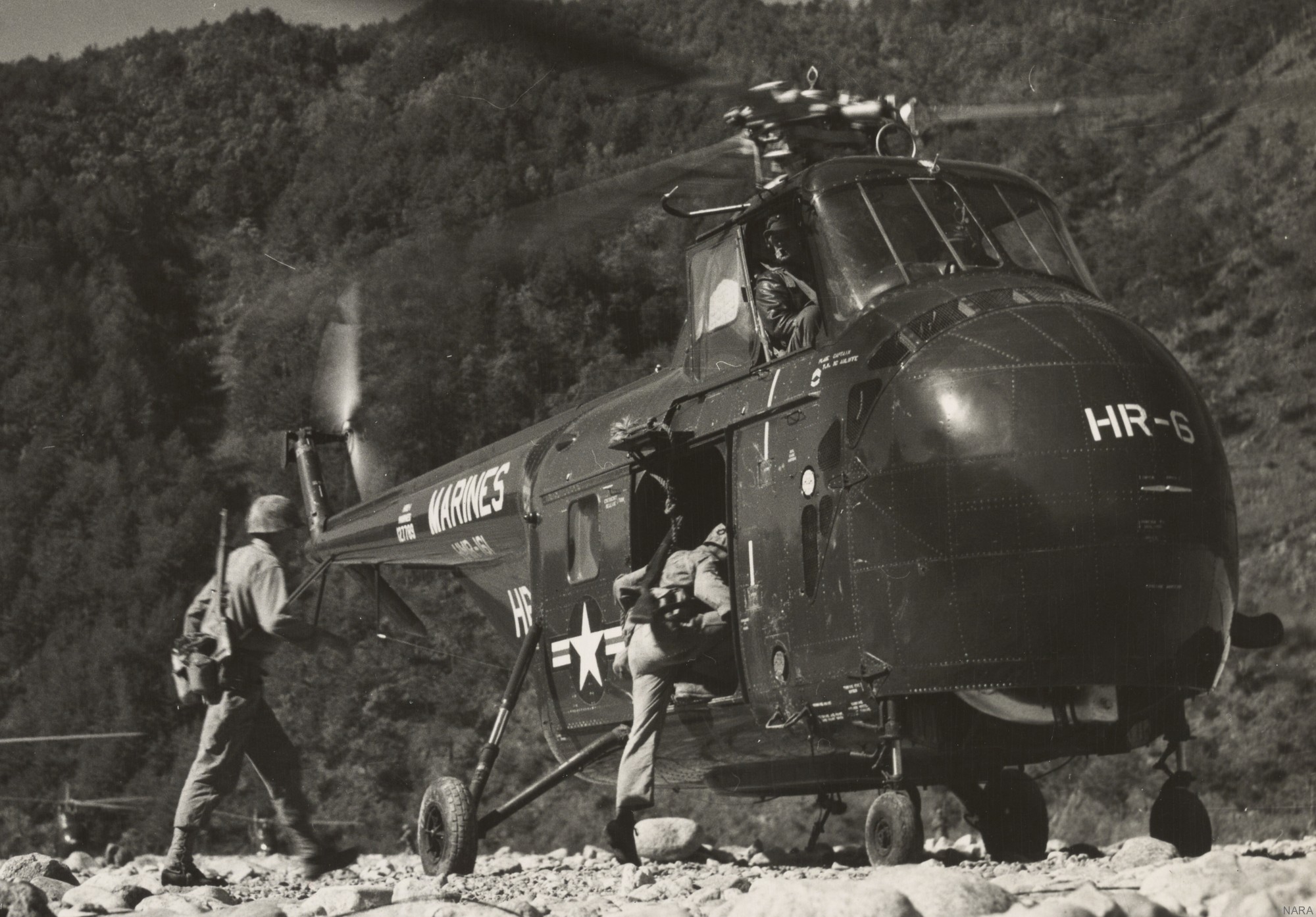 hmr-161 greyhawks marine helicopter transport squadron sikorsky hrs-1 usmc 32