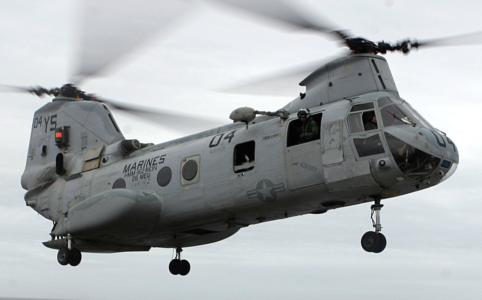 hmm-162 golden eagles marine medium helicopter squadron ch-46e sea knight usmc 05 uss kearsarge lhd-3