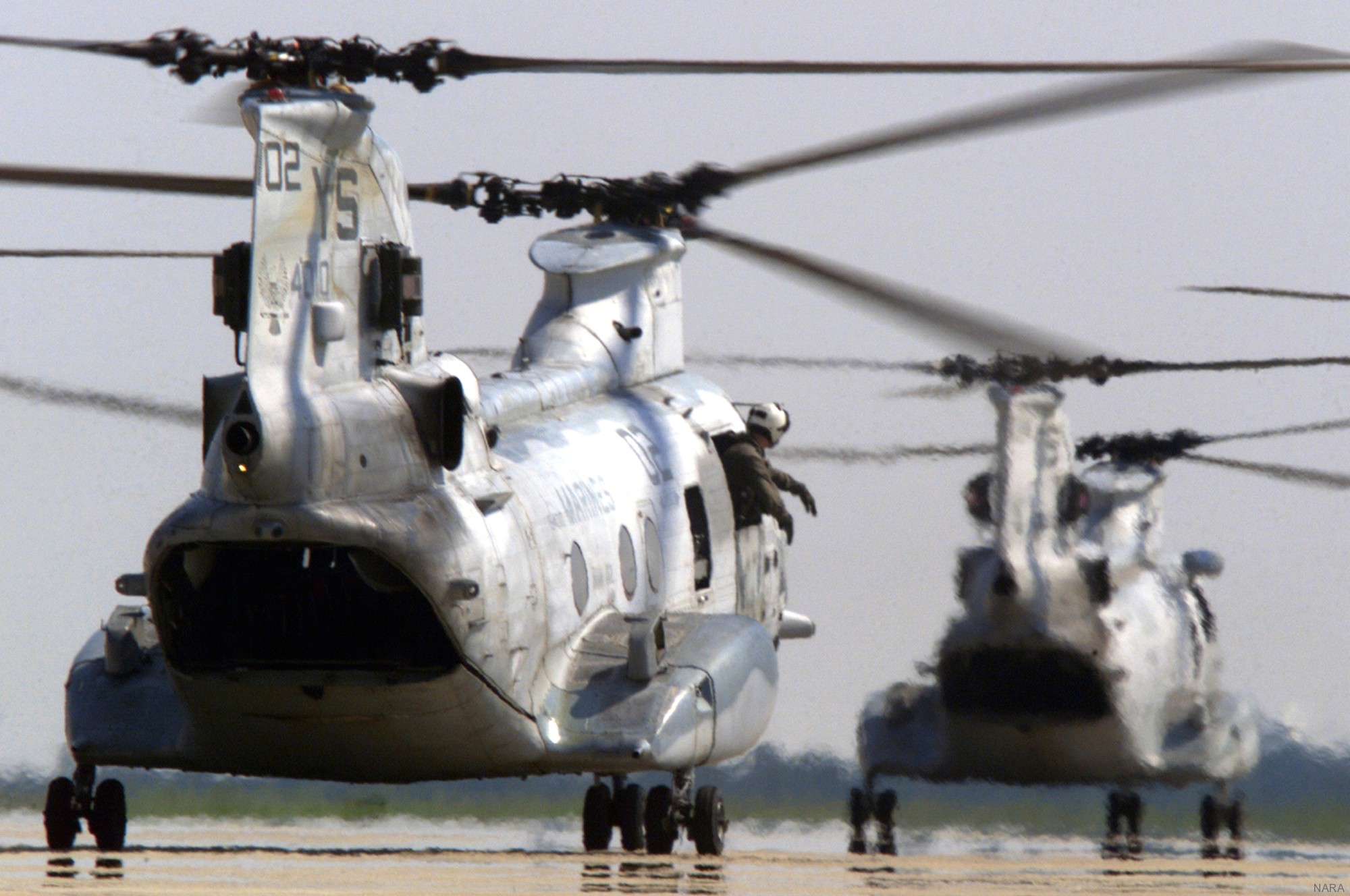 hmm-162 golden eagles marine medium helicopter squadron ch-46e sea knight usmc 12