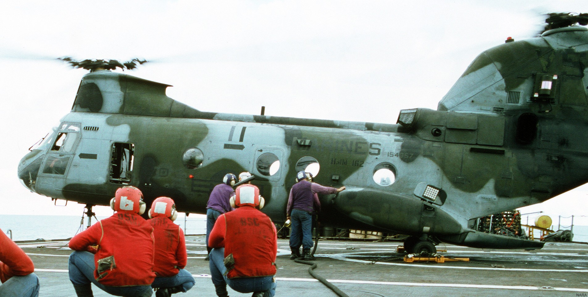 hmm-162 golden eagles marine medium helicopter squadron ch-46e sea knight usmc 41