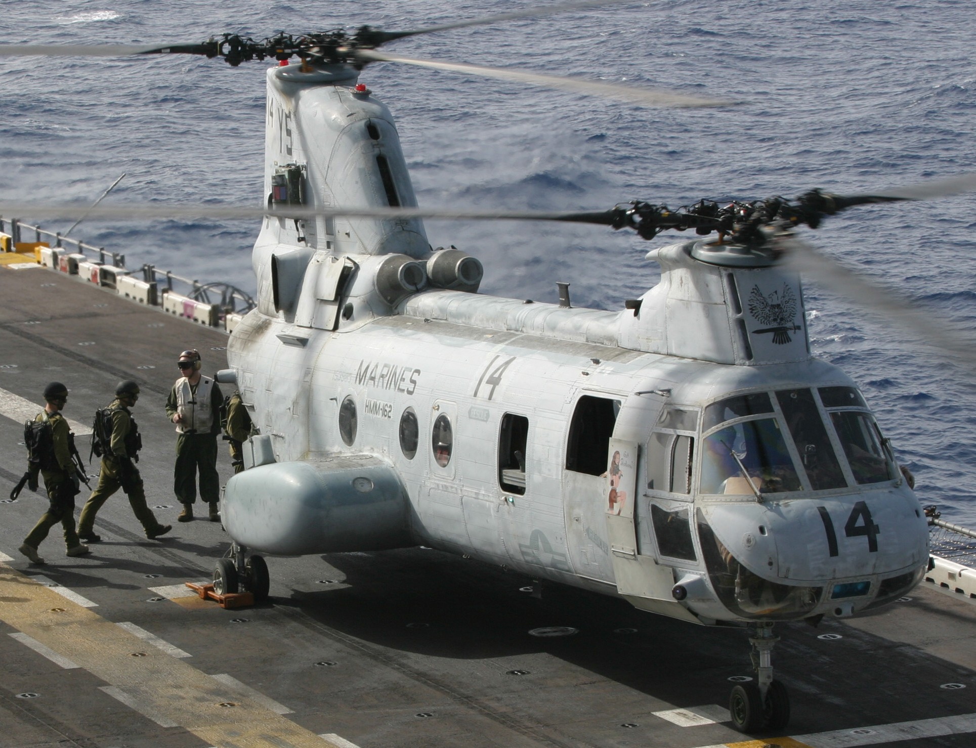 hmm-162 golden eagles marine medium helicopter squadron ch-46e sea knight usmc 59