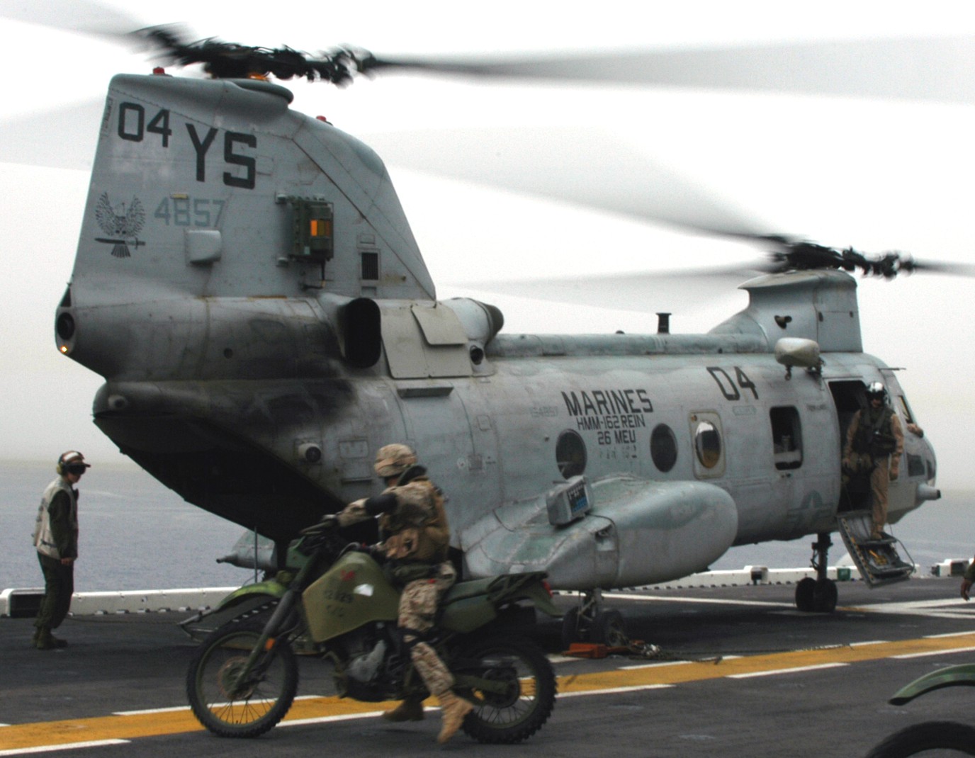 hmm-162 golden eagles marine medium helicopter squadron ch-46e sea knight usmc 61