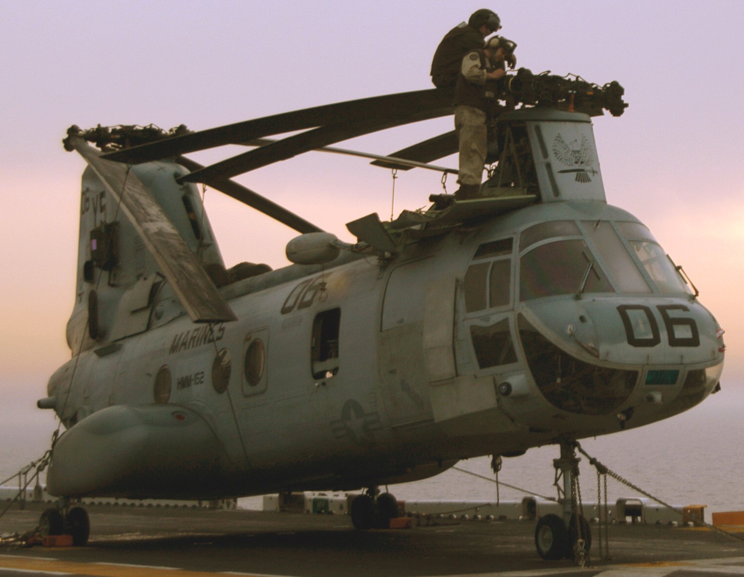 hmm-162 golden eagles marine medium helicopter squadron ch-46e sea knight usmc 62