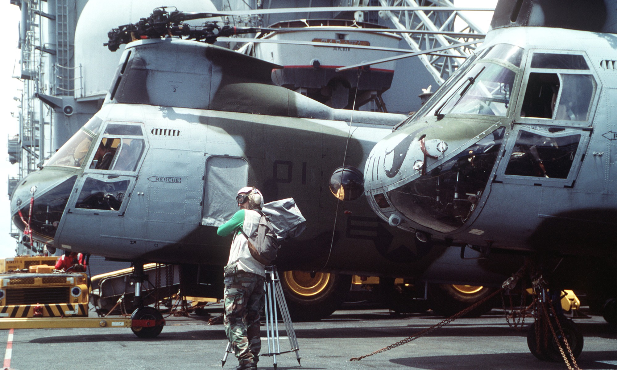hmm-163 evil eyes marine medium helicopter squadron ch-46e sea knight usmc thalay thailand 1989