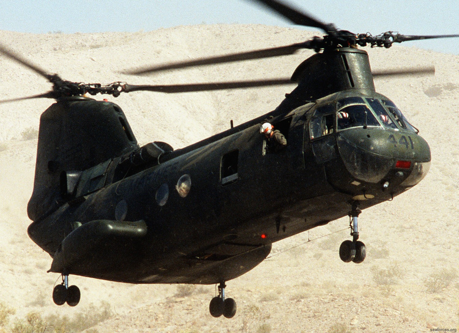 hmm-164 knightriders ch-46 marine medium helicopter squadron usmc 03