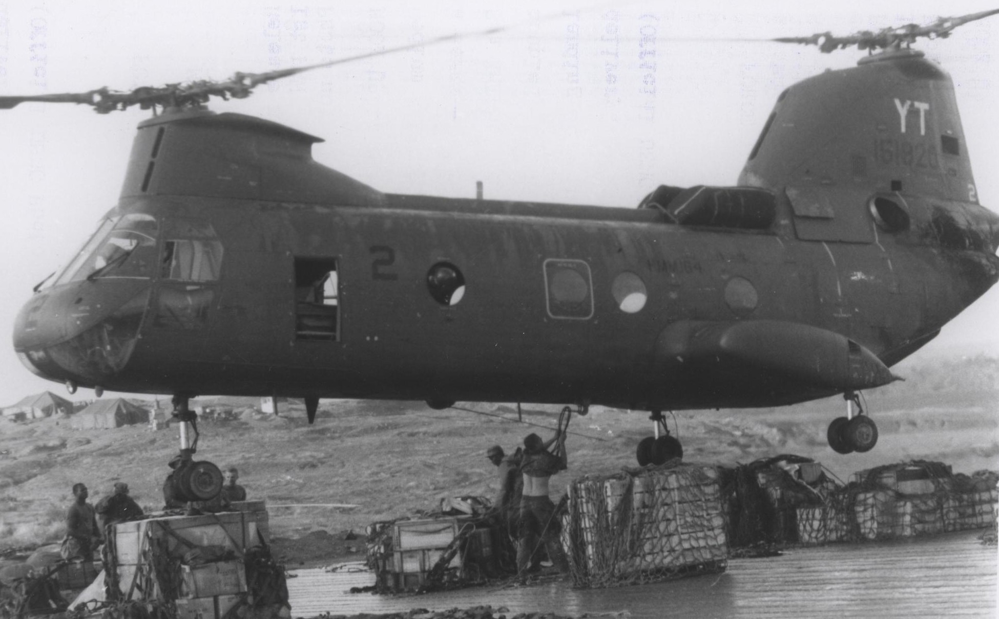 hmm-164 knightriders ch-46d sea knight marine medium helicopter squadron usmc vietnam 12