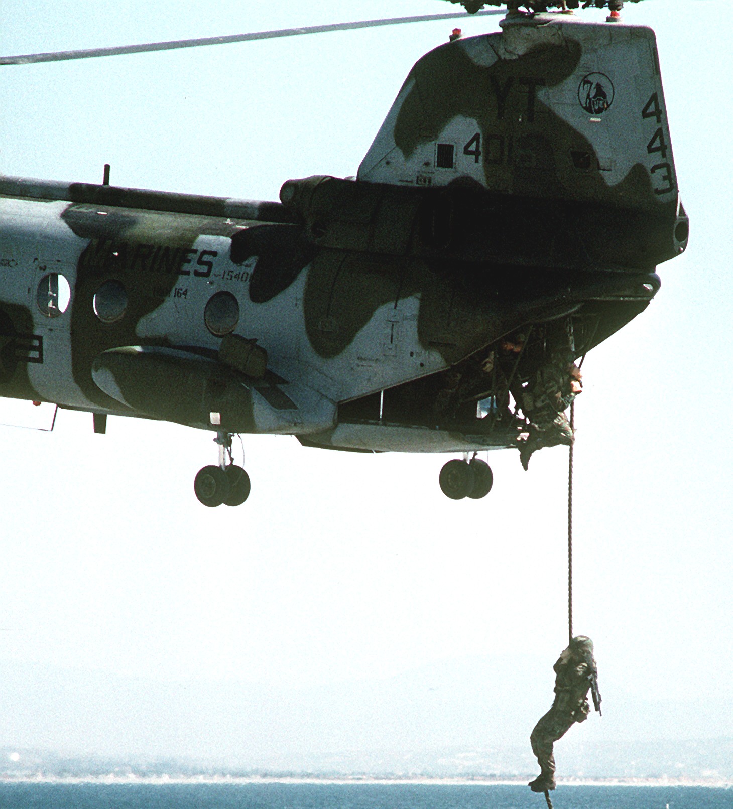 hmm-164 knightriders ch-46e sea knight marine medium helicopter squadron usmc 21