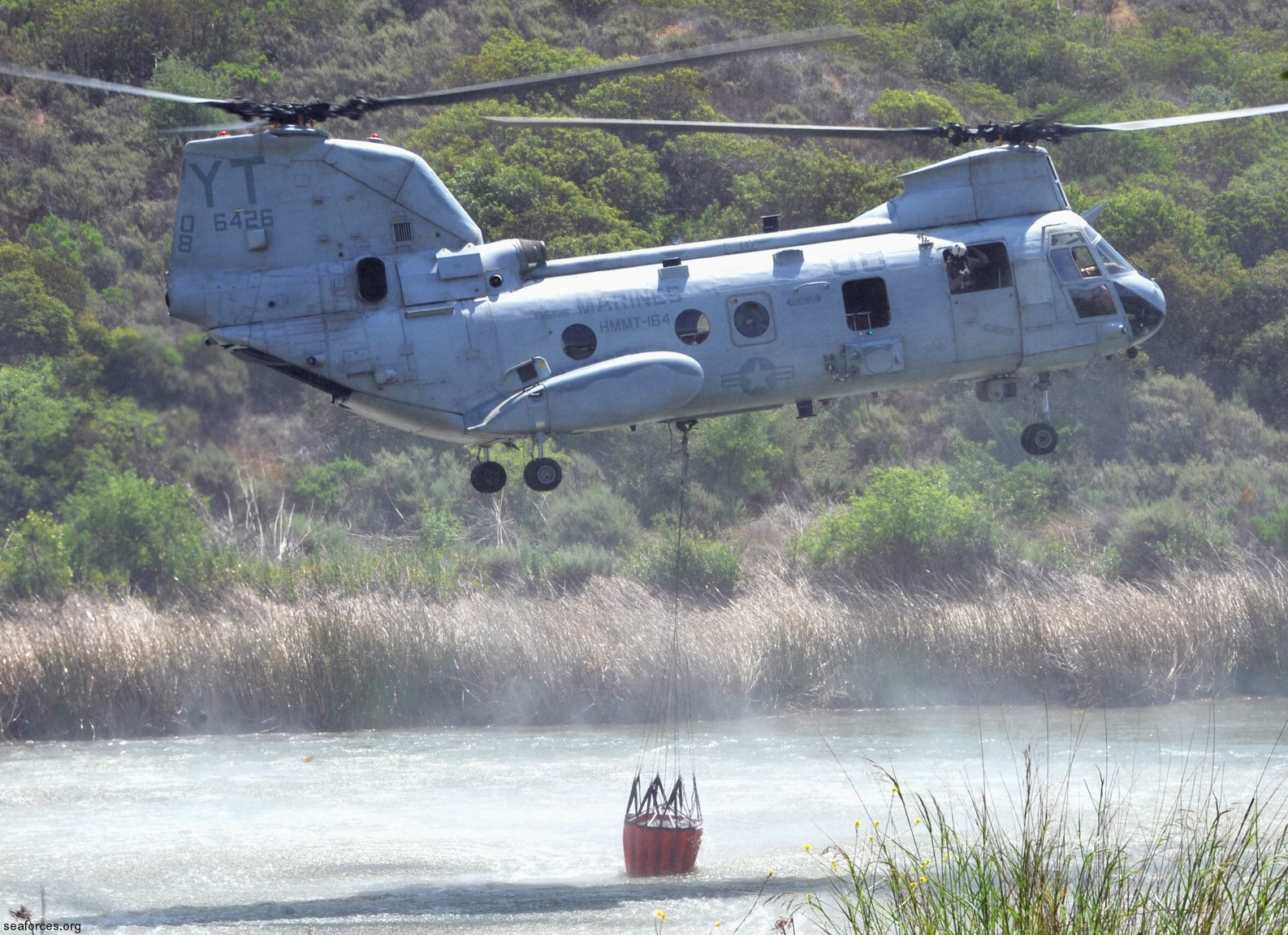 hmmt-164 knightriders ch-46 marine medium helicopter training squadron usmc 03