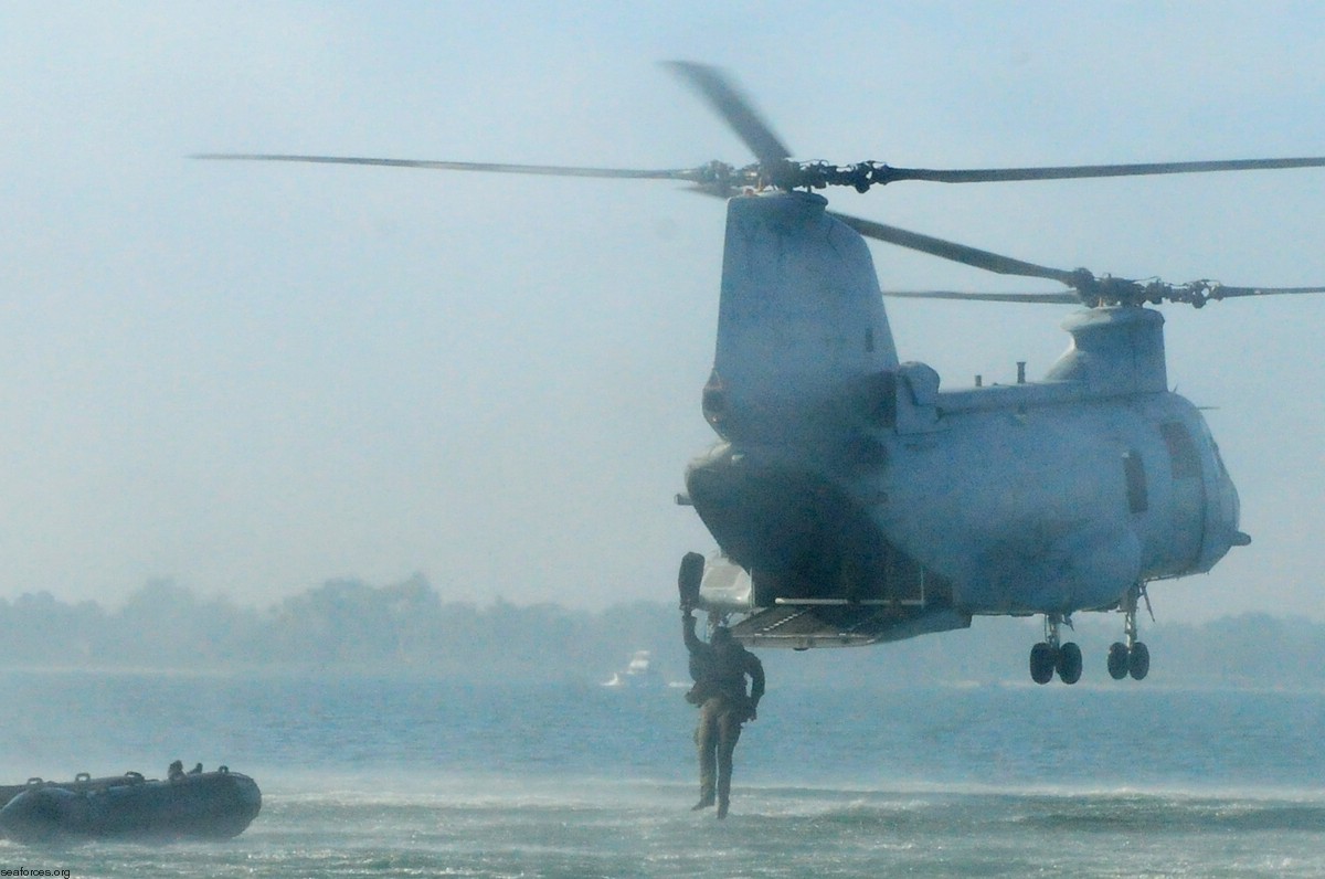 hmmt-164 knightriders ch-46 marine medium helicopter training squadron usmc 05