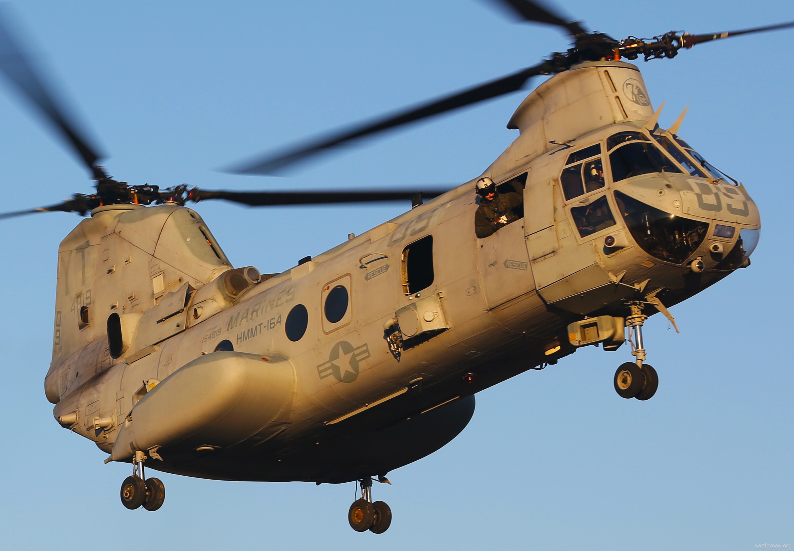 hmmt-164 knightriders ch-46 marine medium helicopter training squadron usmc 10