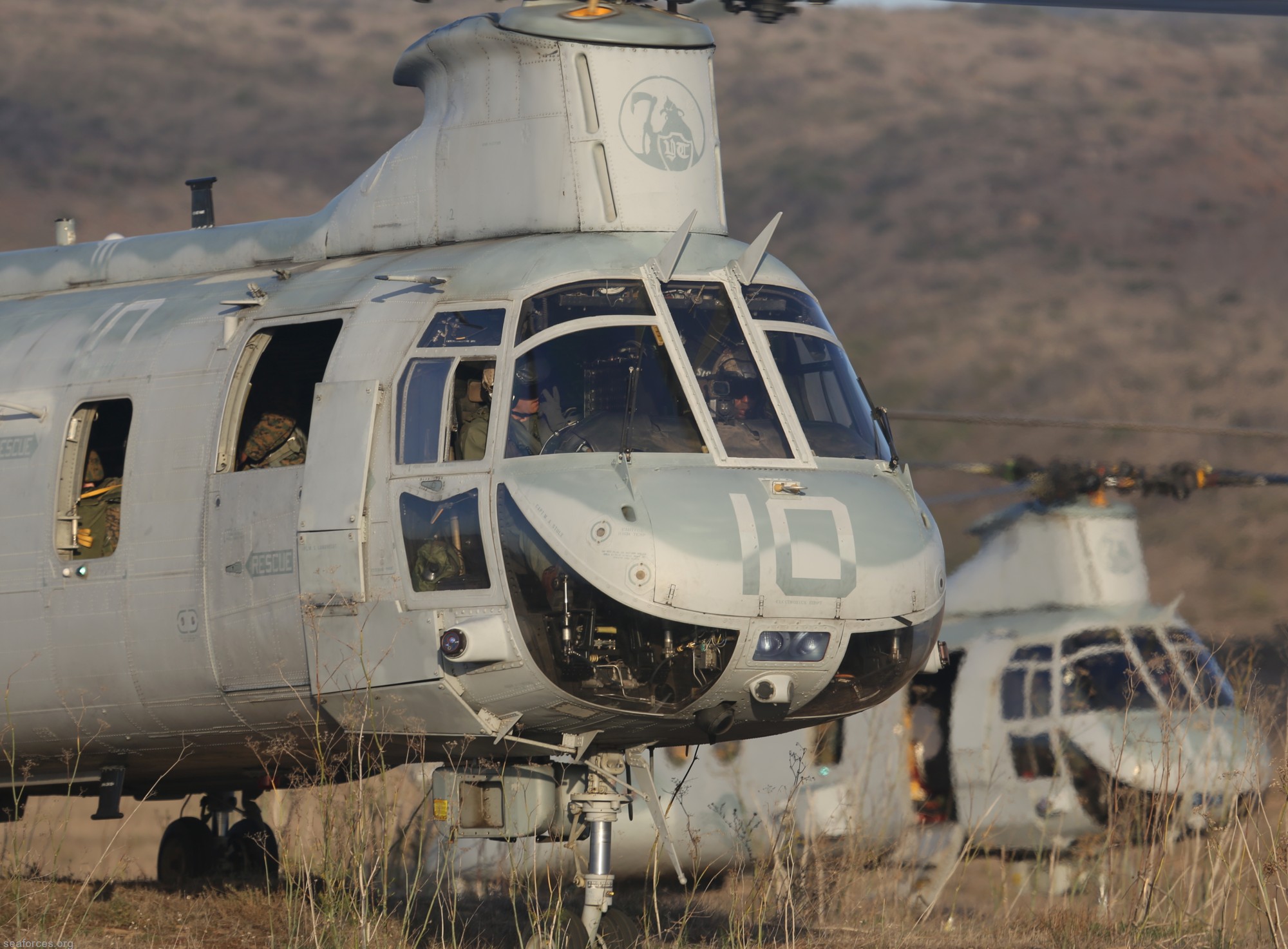 hmmt-164 knightriders ch-46 marine medium helicopter training squadron usmc 12