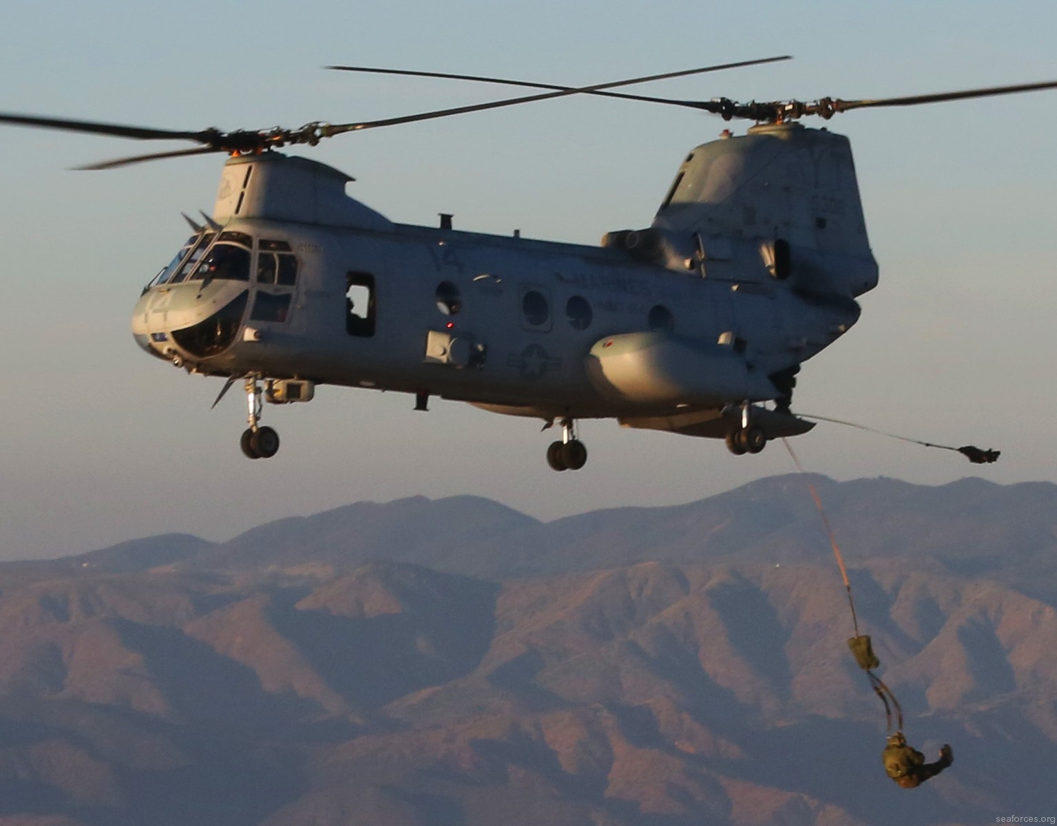 hmmt-164 knightriders ch-46 marine medium helicopter training squadron usmc 15