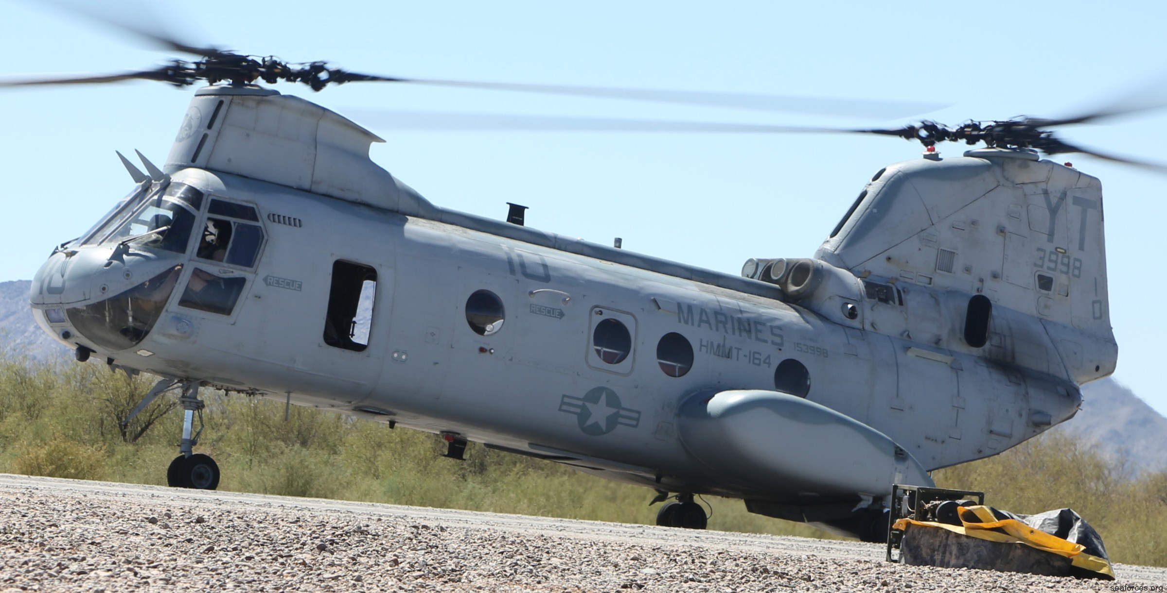 hmmt-164 knightriders ch-46 marine medium helicopter training squadron usmc 17 yuma arizona