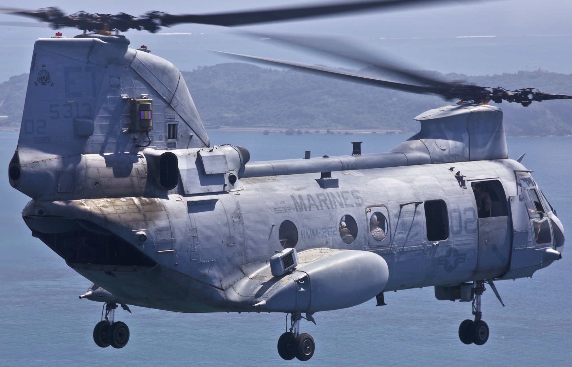 hmm-262 flying tigers marine medium helicopter squadron usmc ch-46e sea knight 07