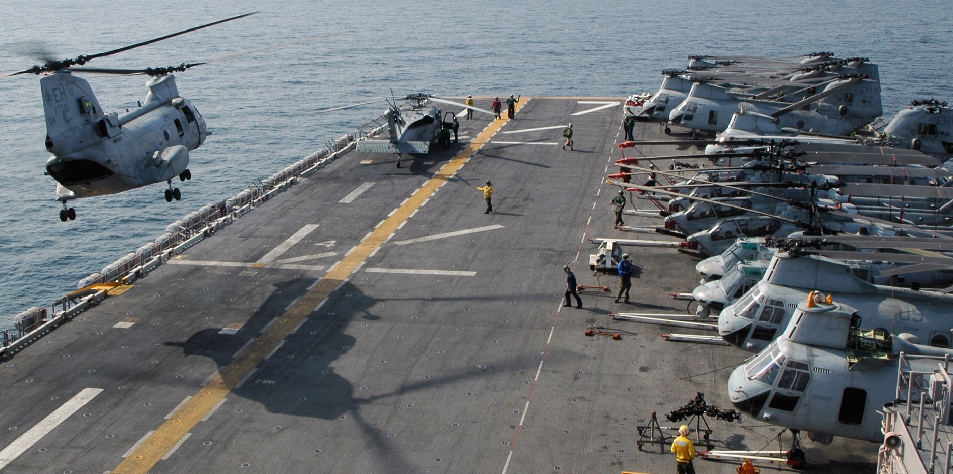 hmm-264 black knights ch-46e sea knight marine medium helicopter squadron usmc 42
