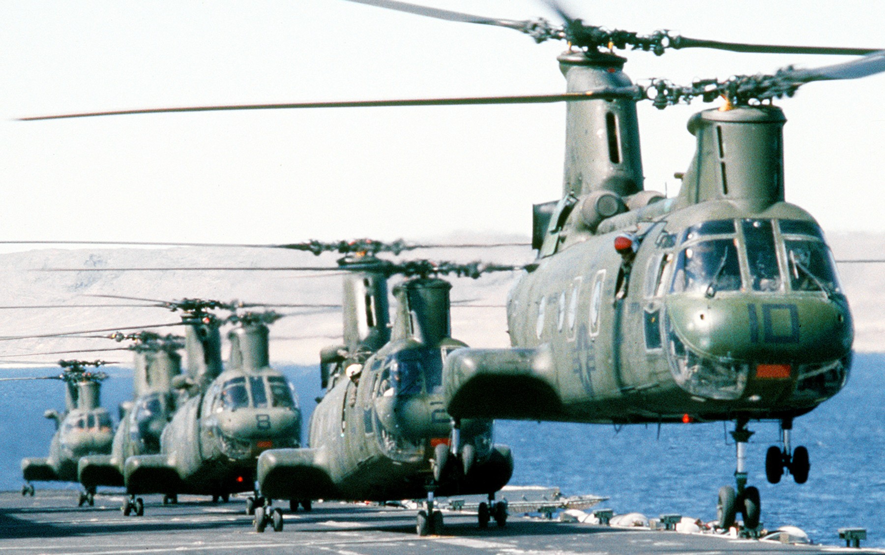 hmm-264 black knights ch-46e sea knight marine medium helicopter squadron usmc lha-2 uss saipan 50