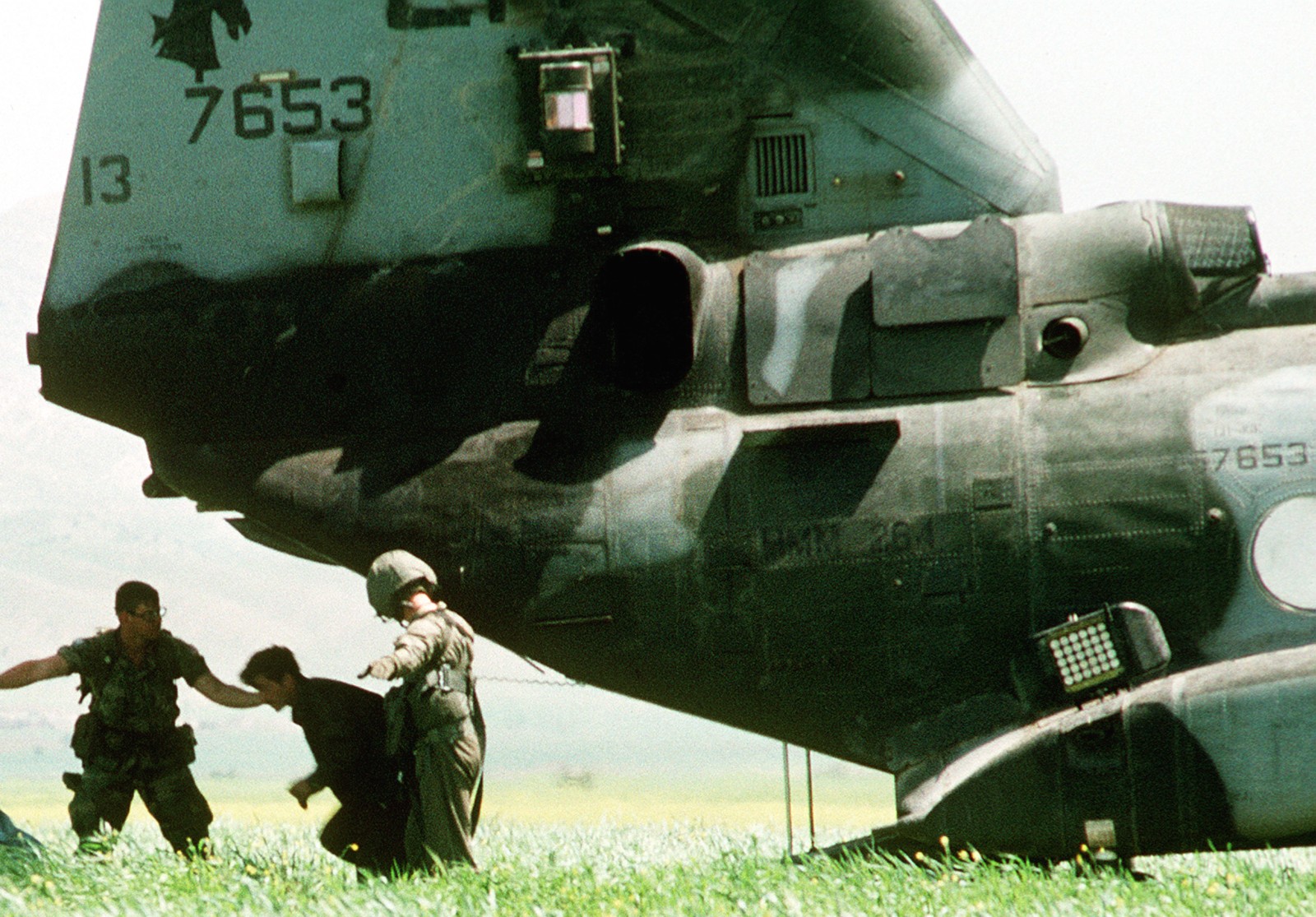 hmm-264 black knights ch-46e sea knight marine medium helicopter squadron usmc operation provide comfort 54