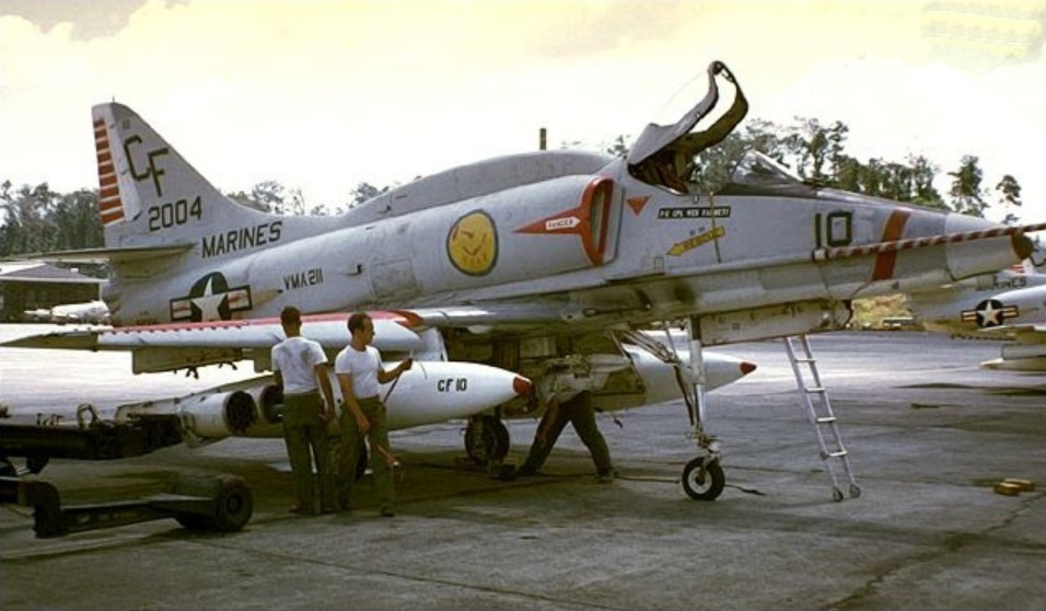 vma-211 wake island avengers a-4e skyhawk marine attack squadron usmc 11