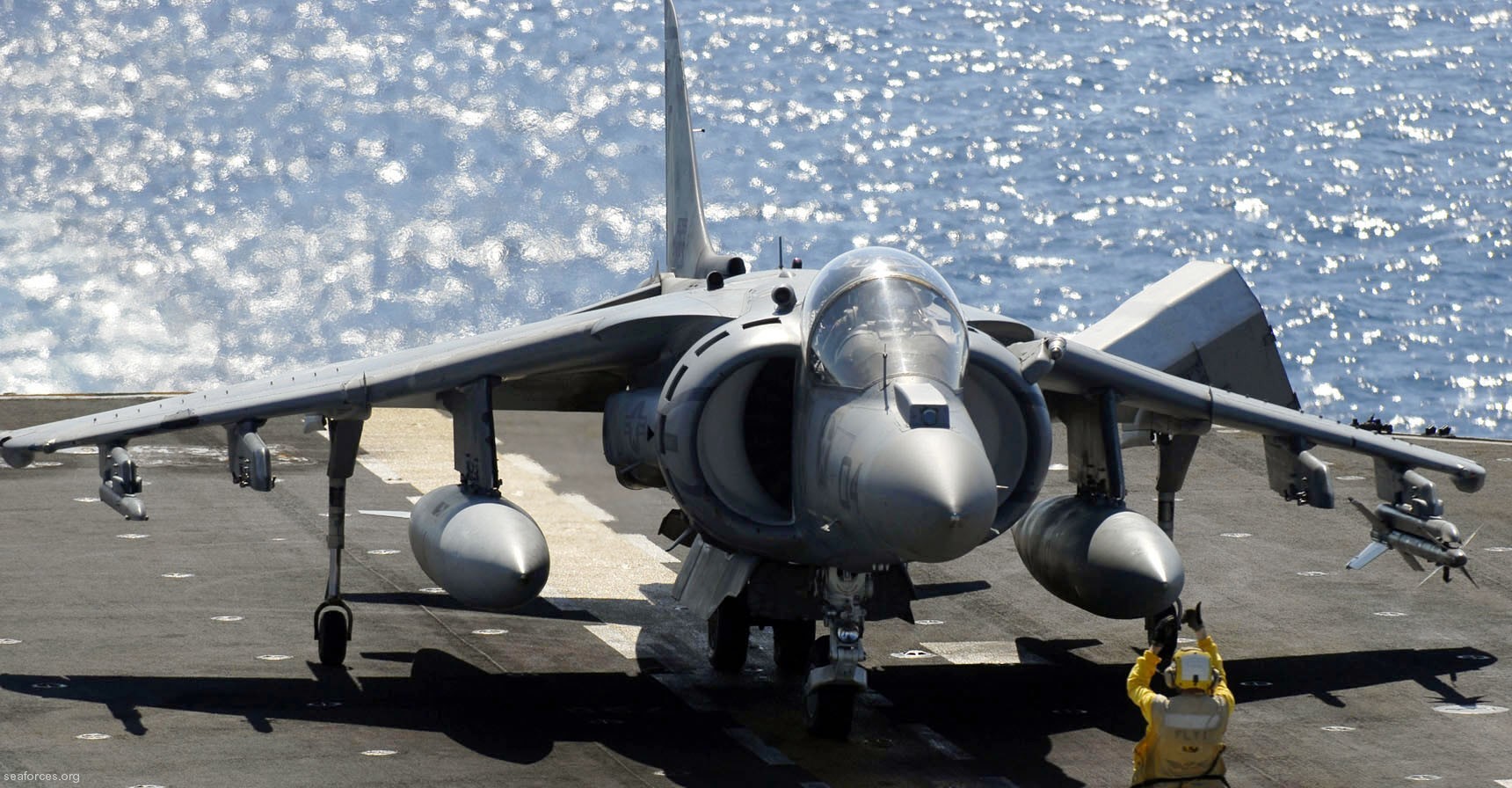 vma-211 wake island avengers av-8b harrier ii marine attack squadron usmc 49 uss essex lhd-2