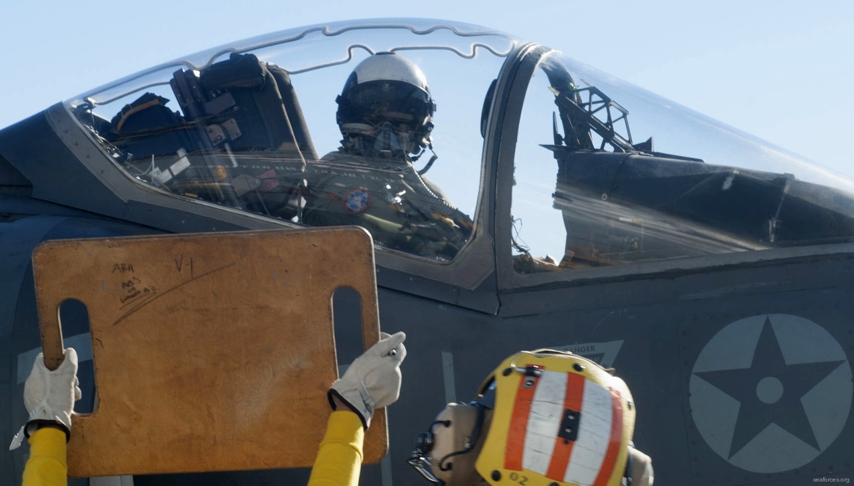 vma-211 wake island avengers av-8b harrier ii marine attack squadron usmc 78 uss makin island lhd-8