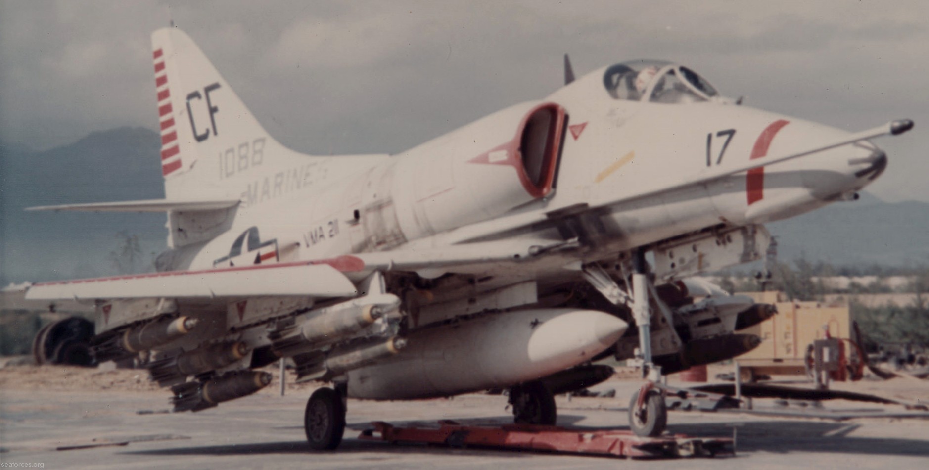 vma-211 wake island avengers a-4 skyhawk marine attack squadron usmc 81 chu lai airbase vietnam