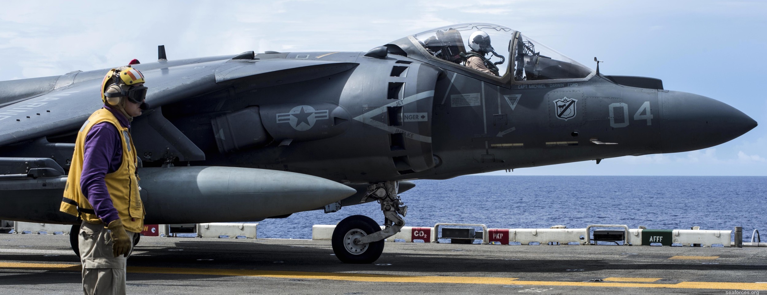 vma-214 blacksheep av-8b harrier marine attack squadron usmc 105 uss bonhomme richard lhd-6