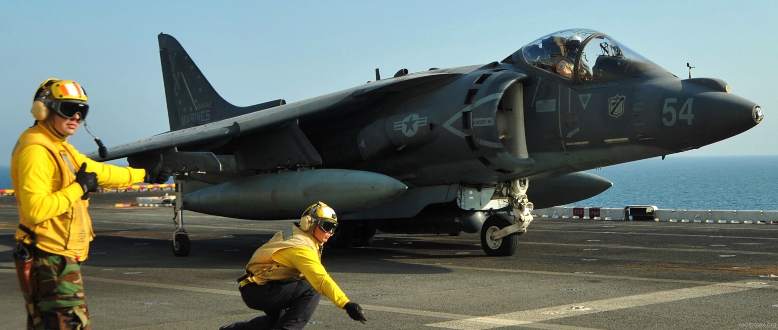 vma-214 blacksheep av-8b harrier marine attack squadron usmc 111 lhd-4 uss boxer